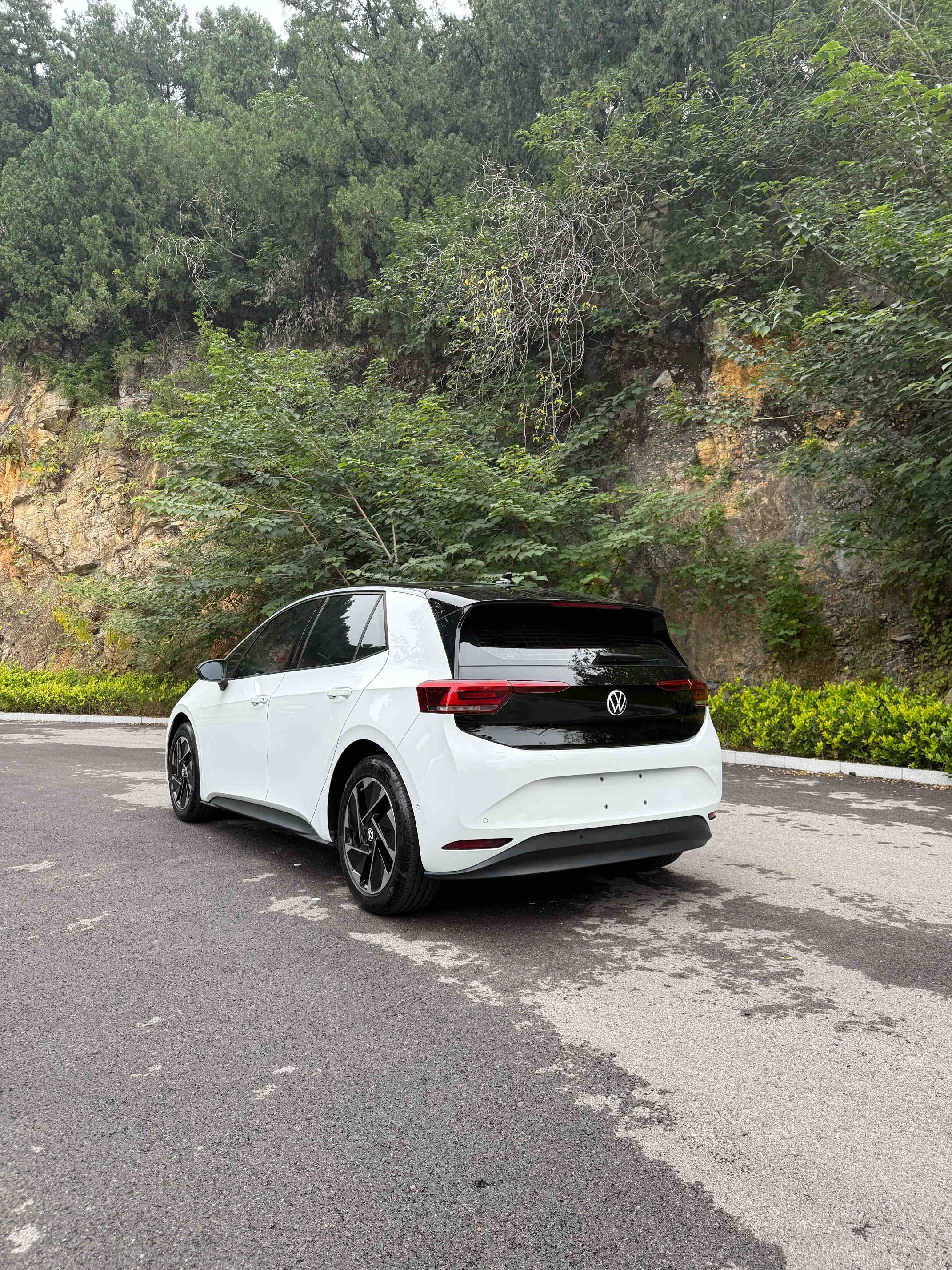 Volkswagen ID.3 2025 immagine di auto #9