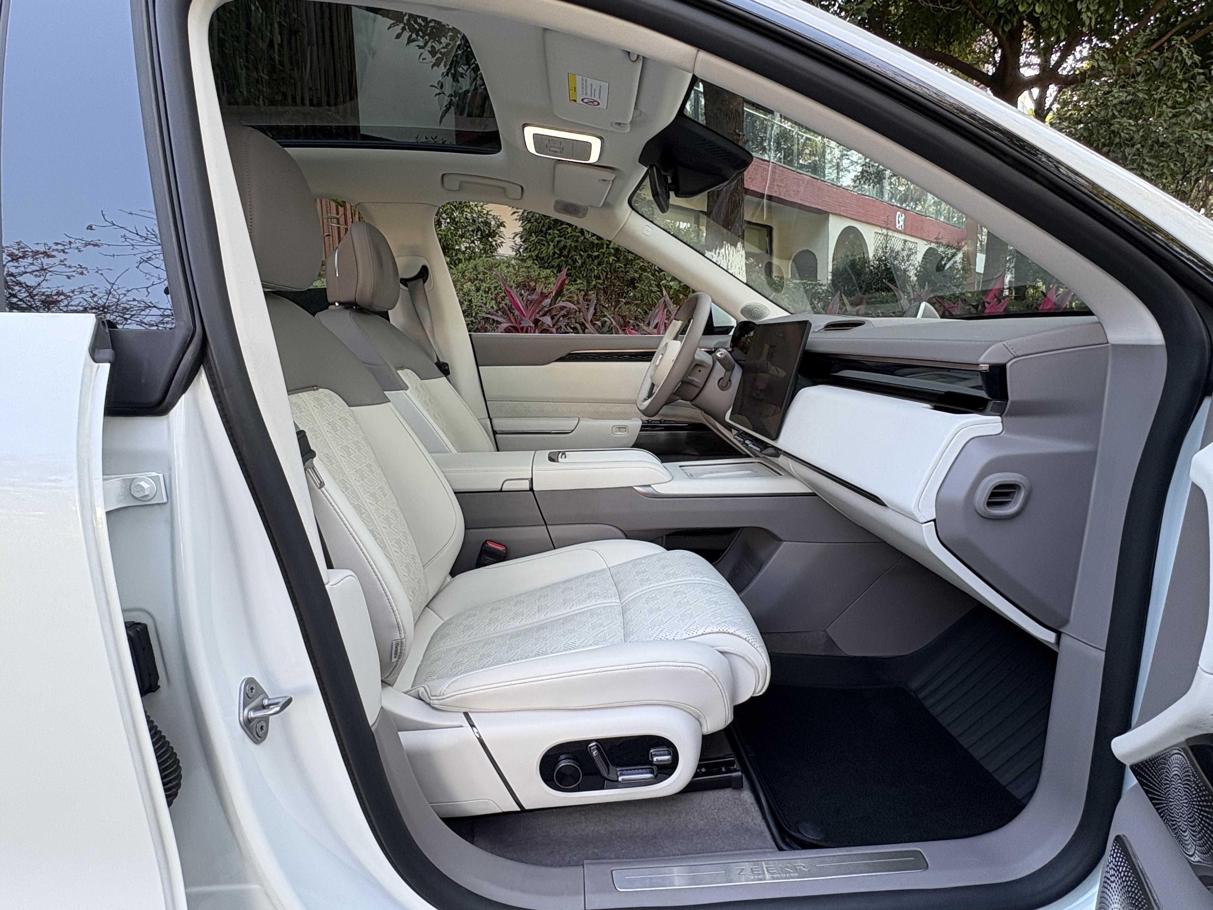 极氪 极氪007 2024 汽车图片 #9