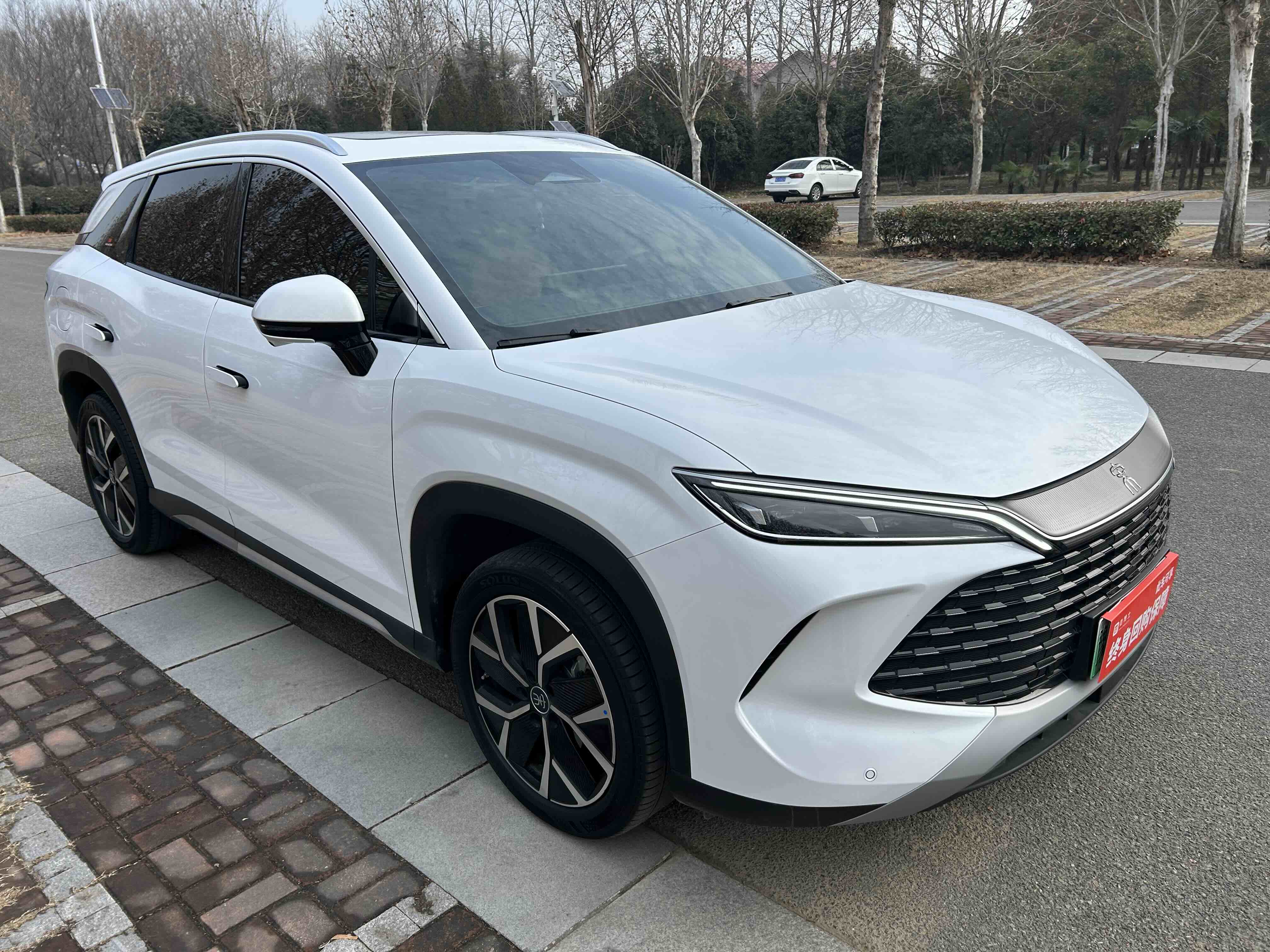 BYD SongL DM-i 2024 #9 BYD SongL DM-i 2024 car image #9