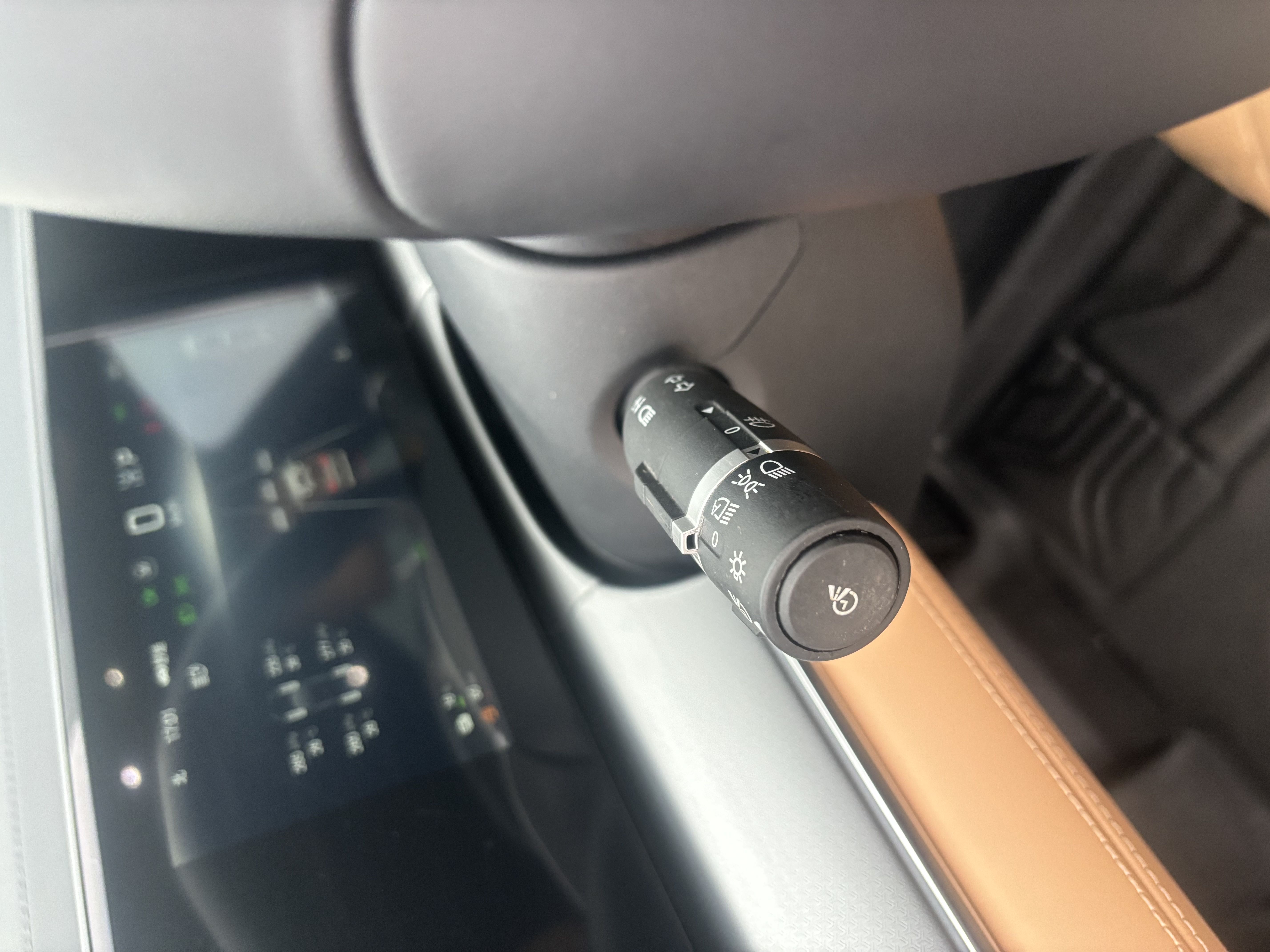 BYD SongL DM-i 2024 #9 BYD SongL DM-i 2024 car image #9