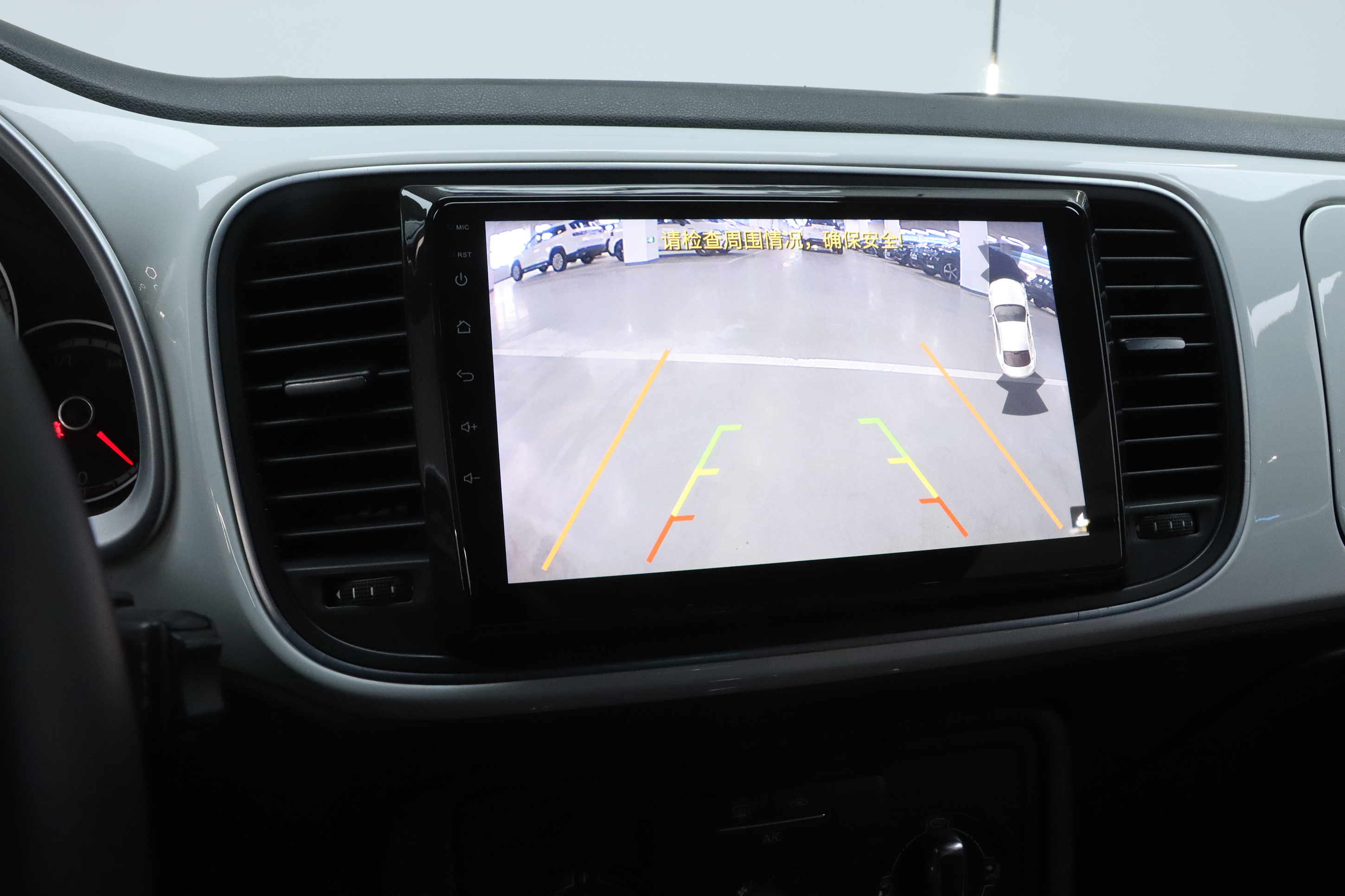 Volkswagen Beetle 2014 изображение автомобиля #9