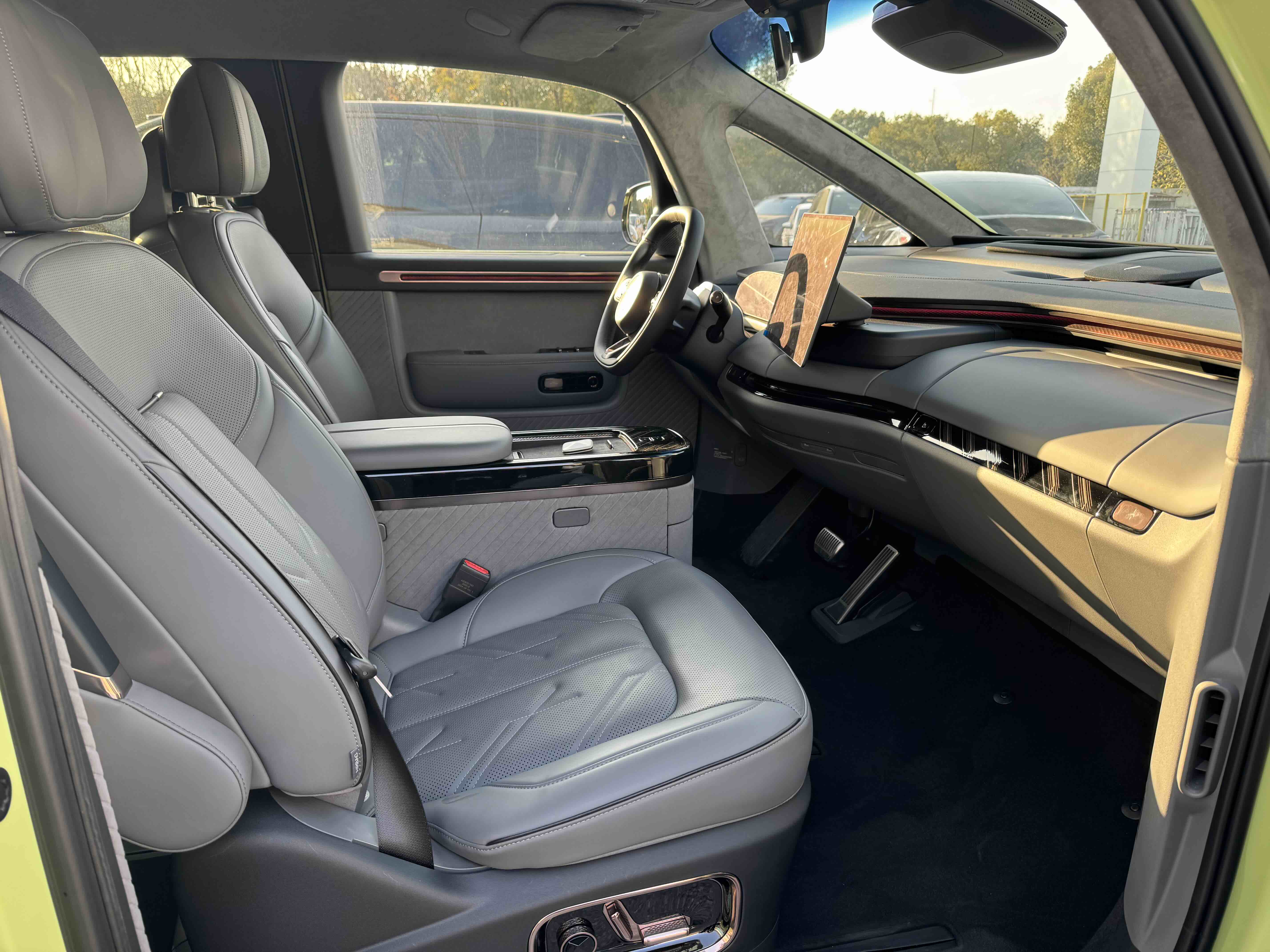 极氪 极氪MIX 2024 汽车图片 #9