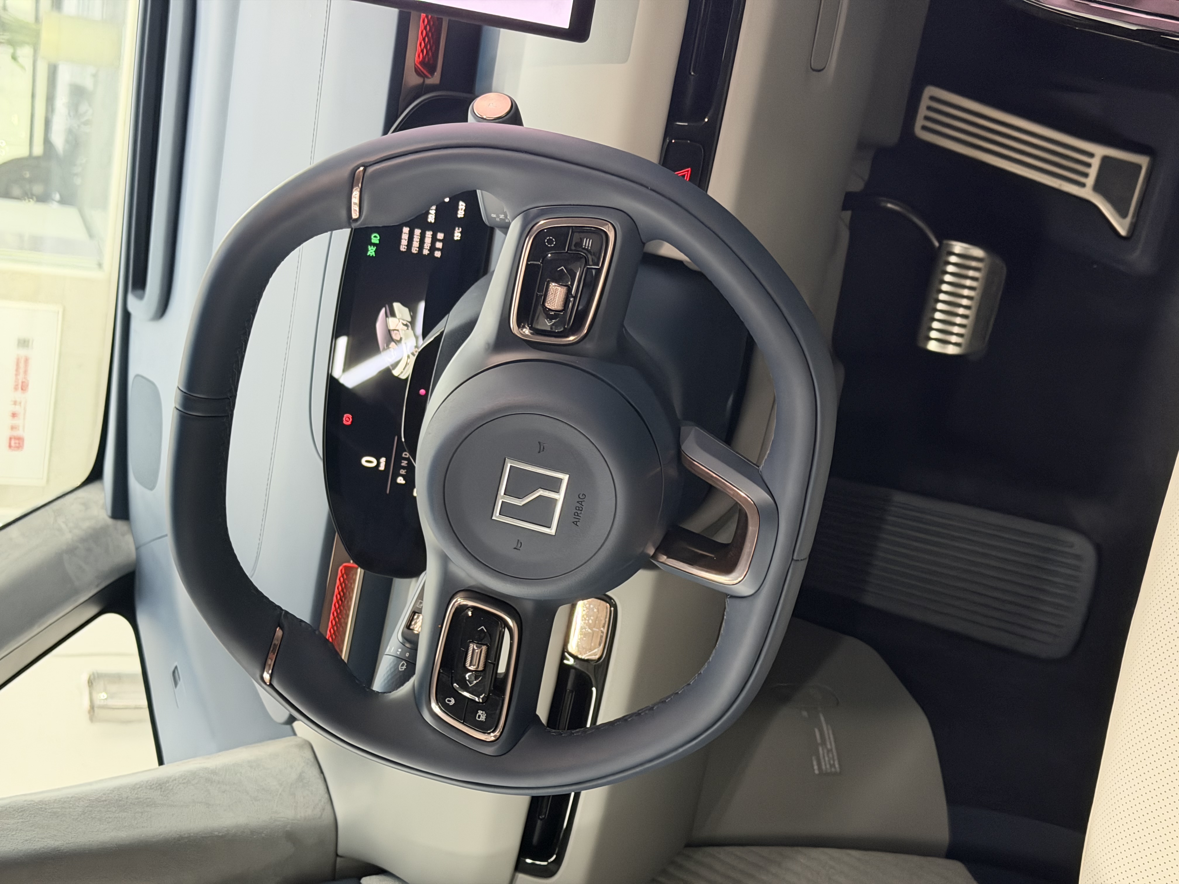 极氪 极氪MIX 2024 汽车图片 #9