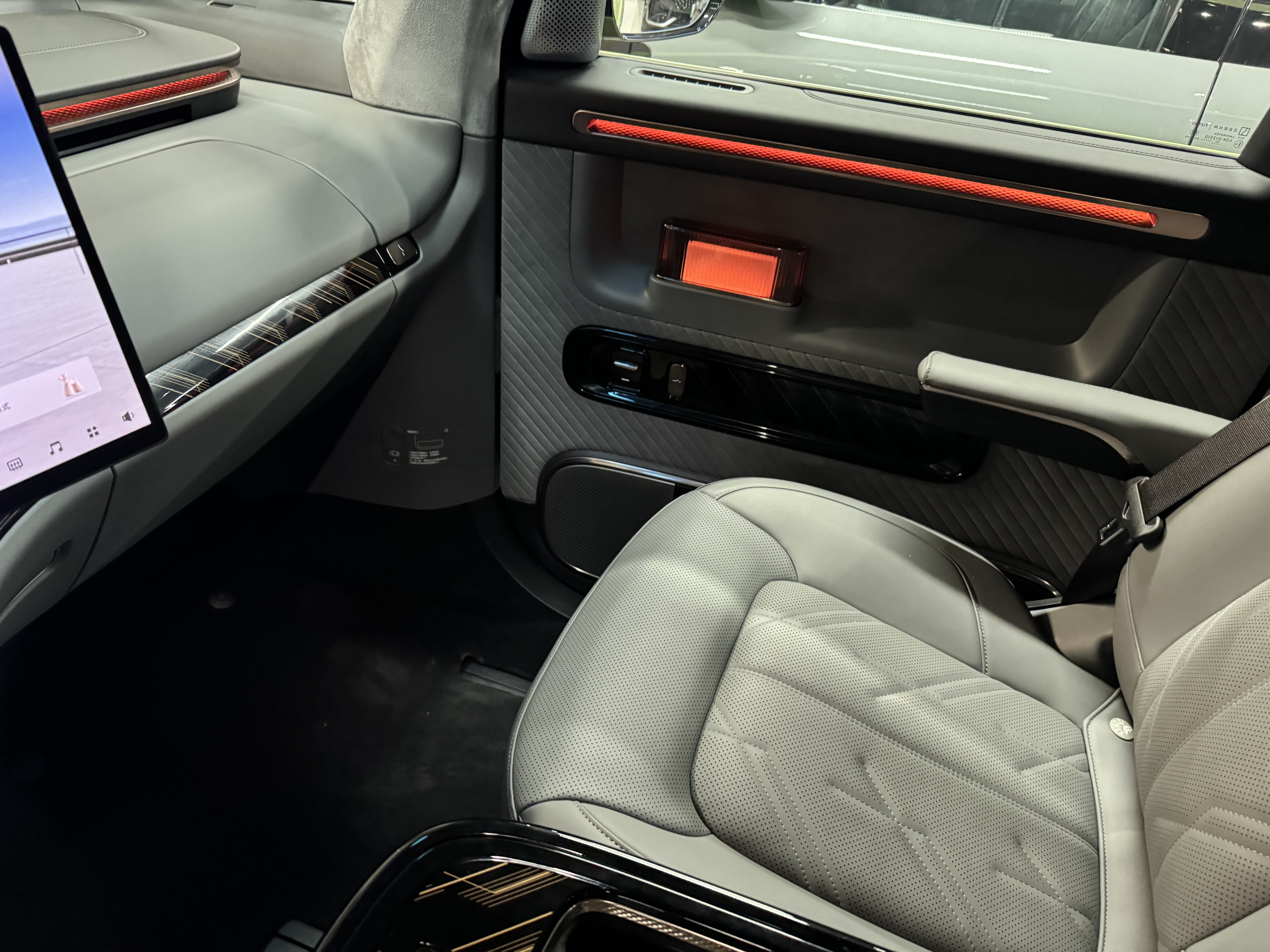 Zeekr MIX 2024 صورة سيارة #9