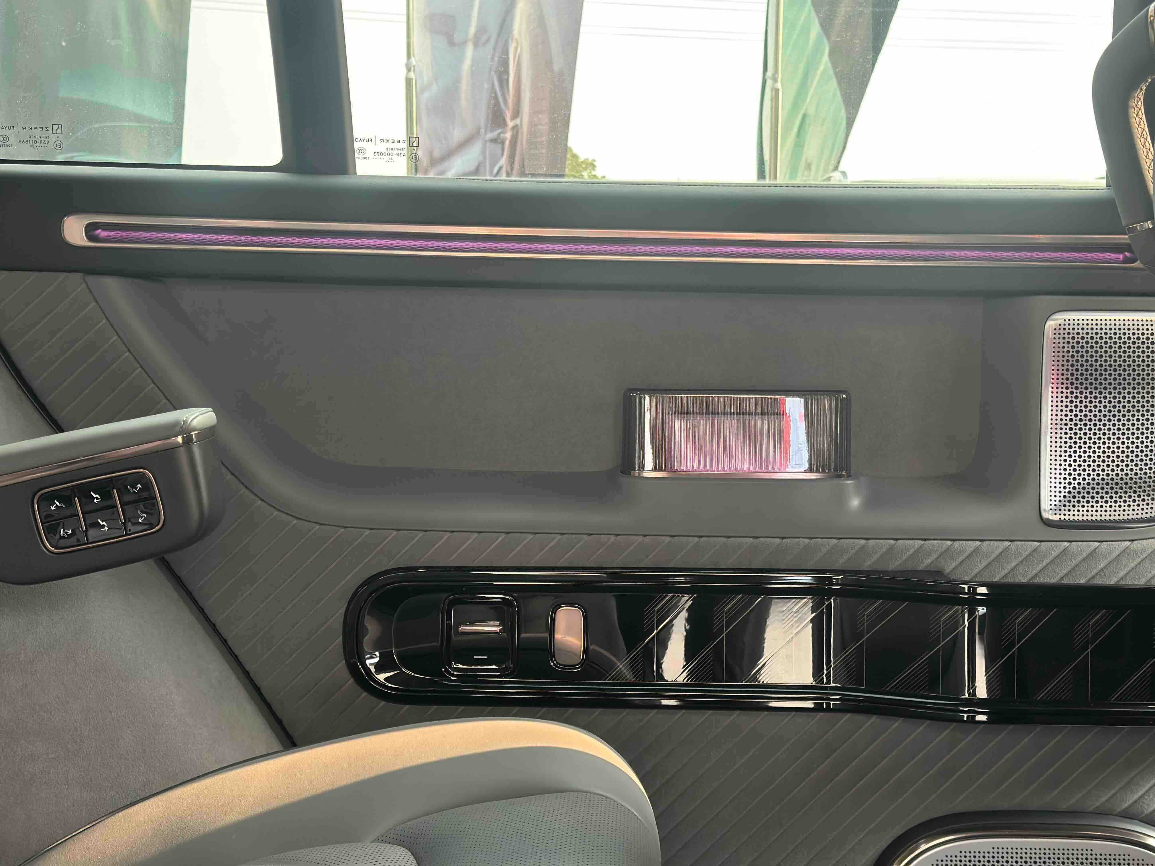 Zeekr MIX 2024 صورة سيارة #9