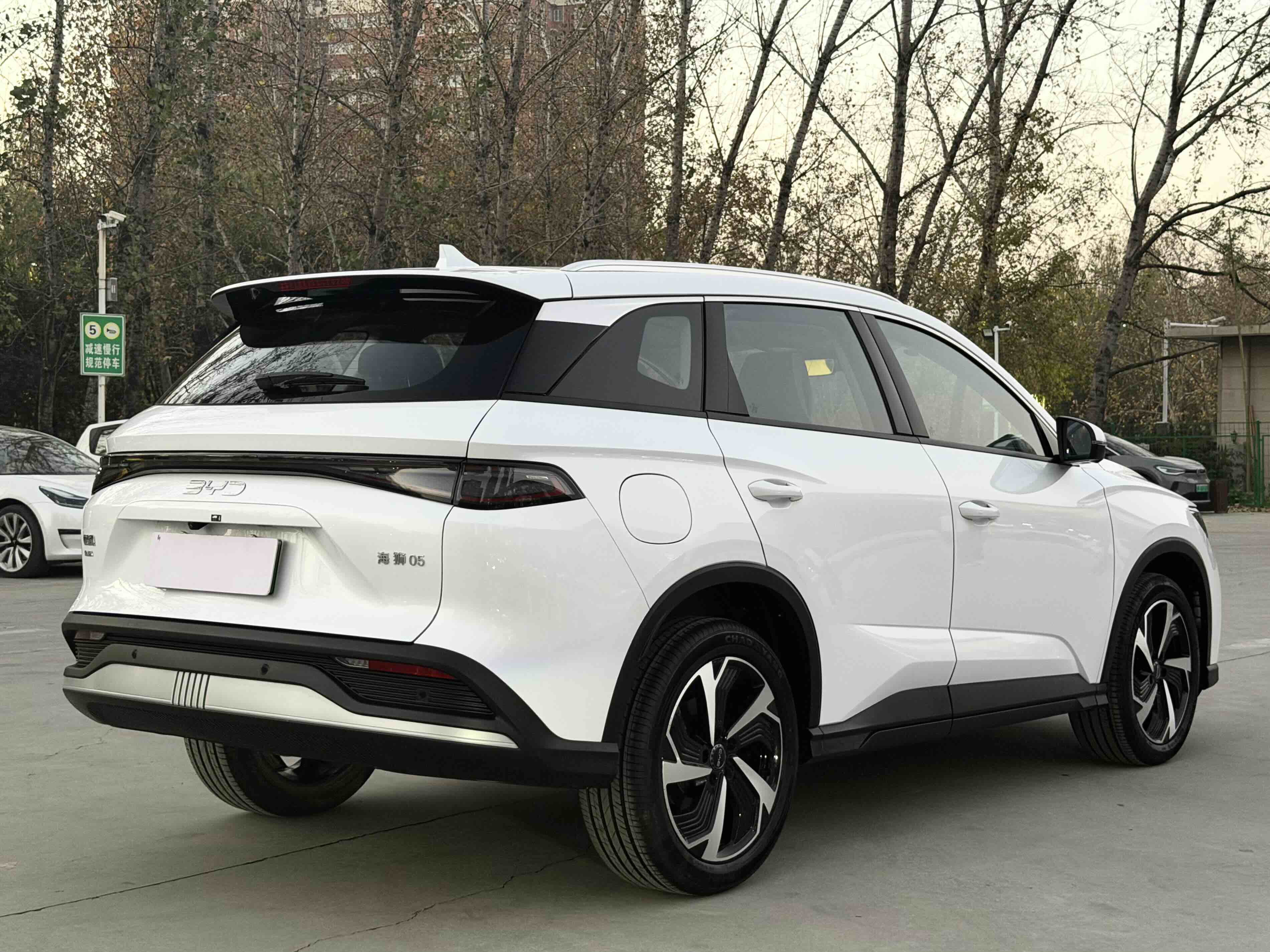 BYD Sea Lion 05 DM-i 2024 car image #9