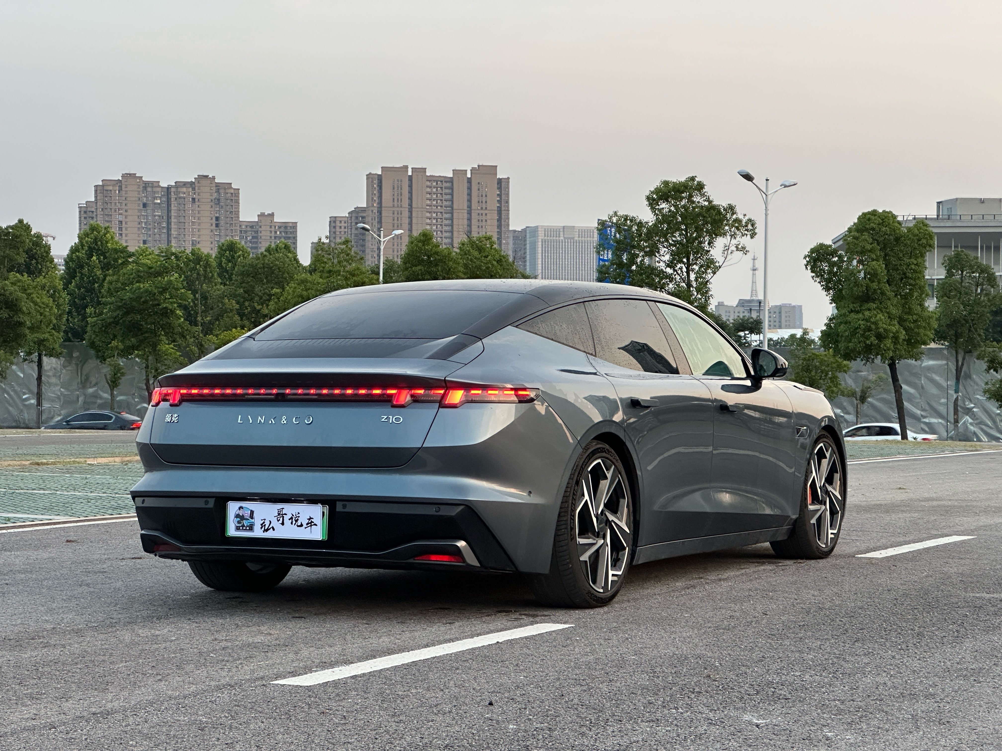 Lynk & Co 2024 car image #9