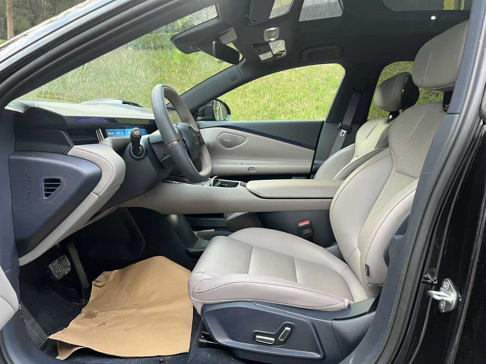 Lynk & Co Z10 2024 car image #9