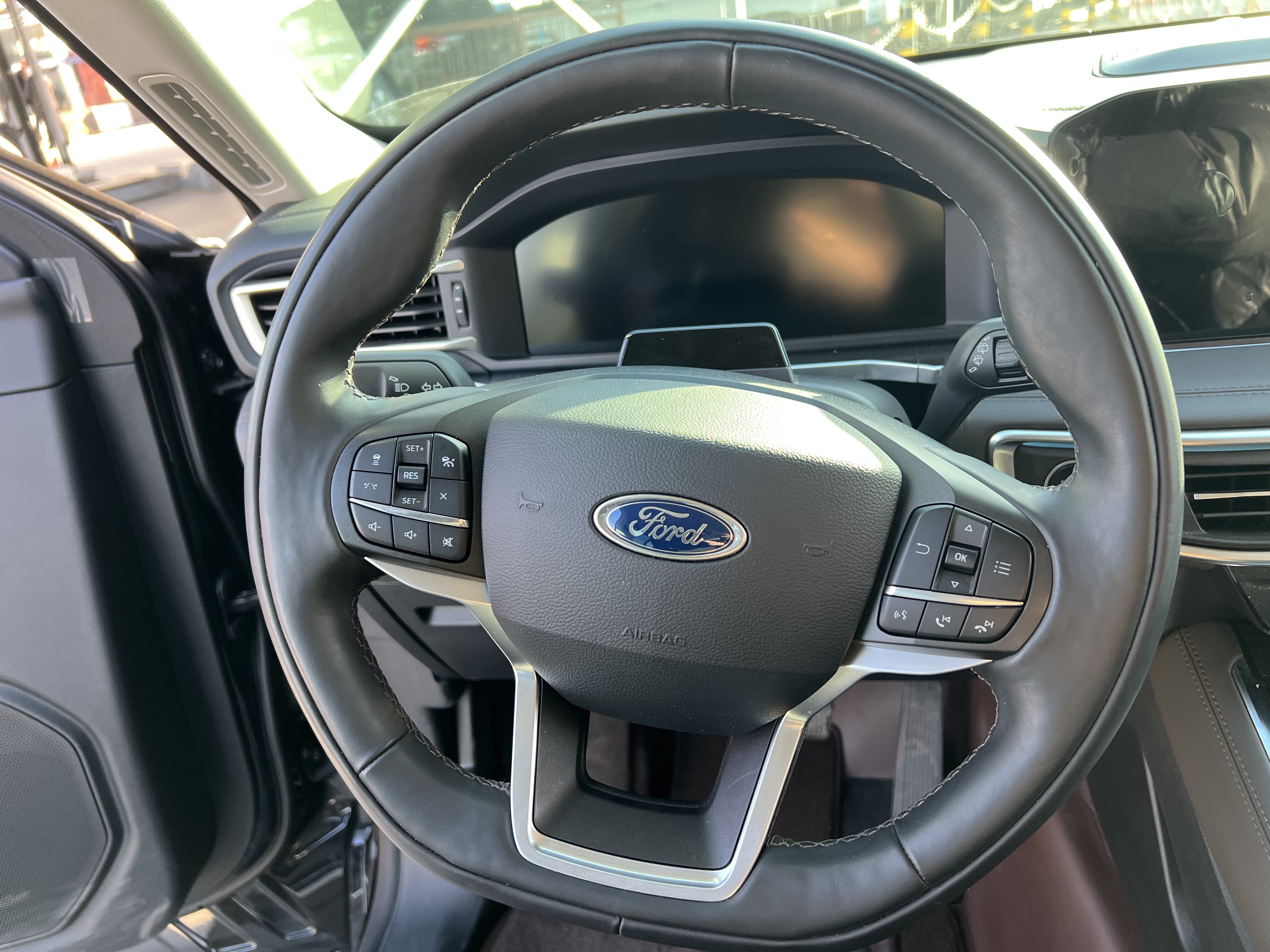 Ford Explorer 2025 car image #9