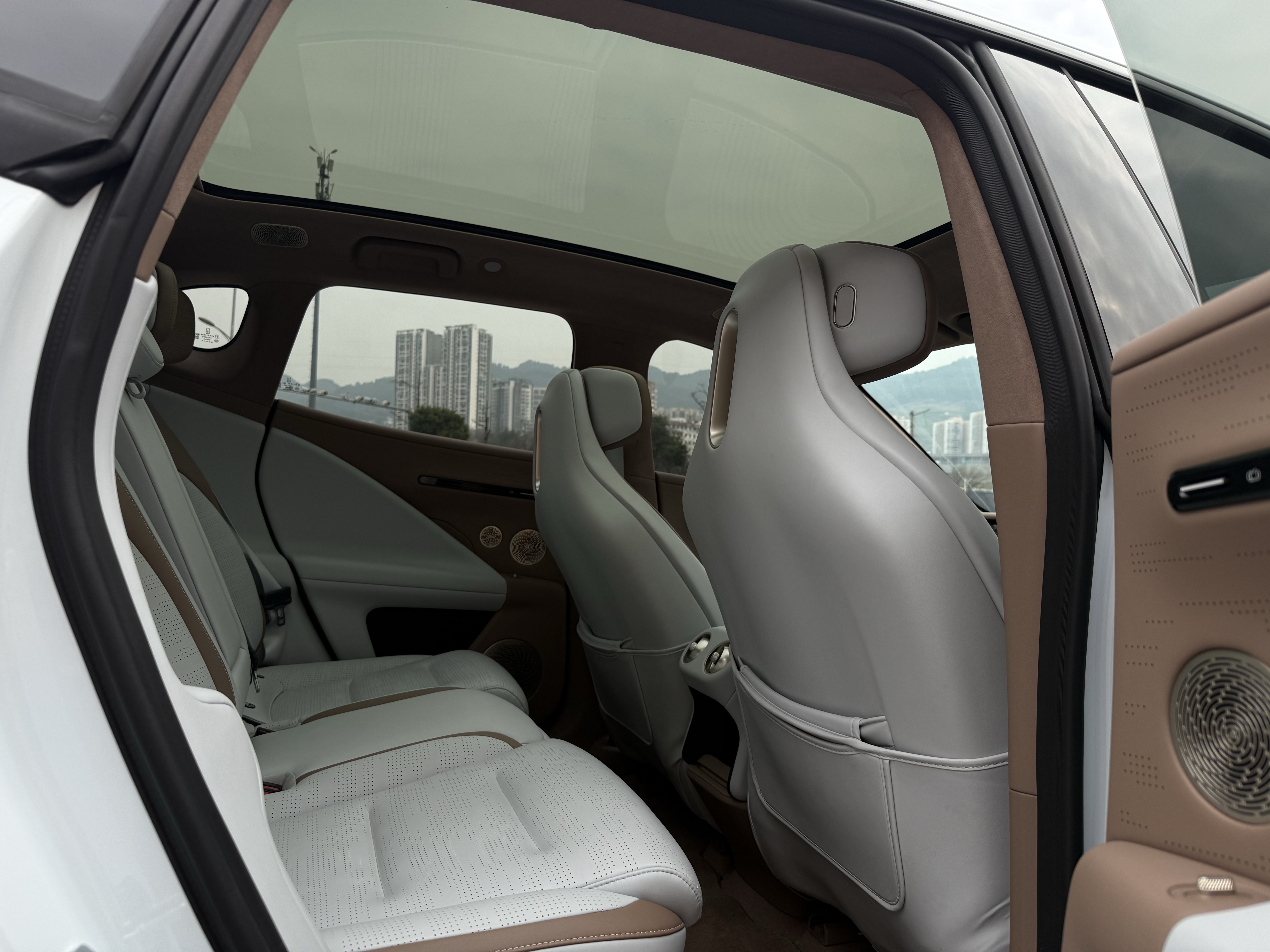 Avatr 07 2024 car image #9