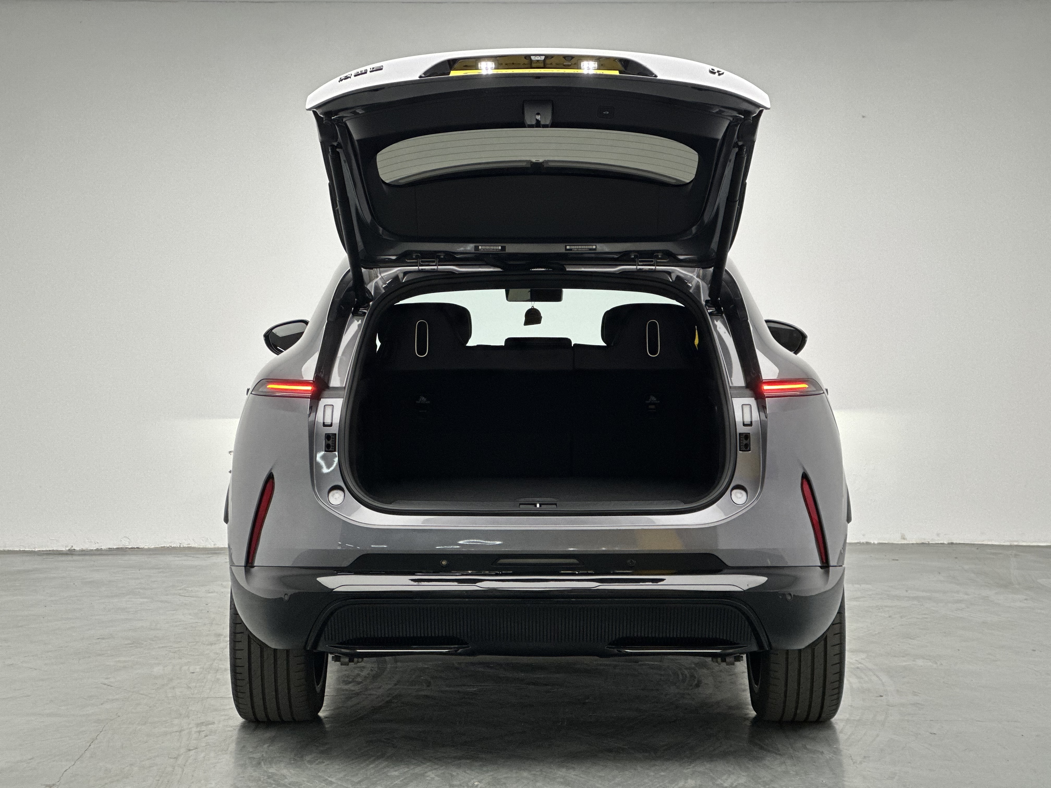 Avatr 07 2024 car image #9