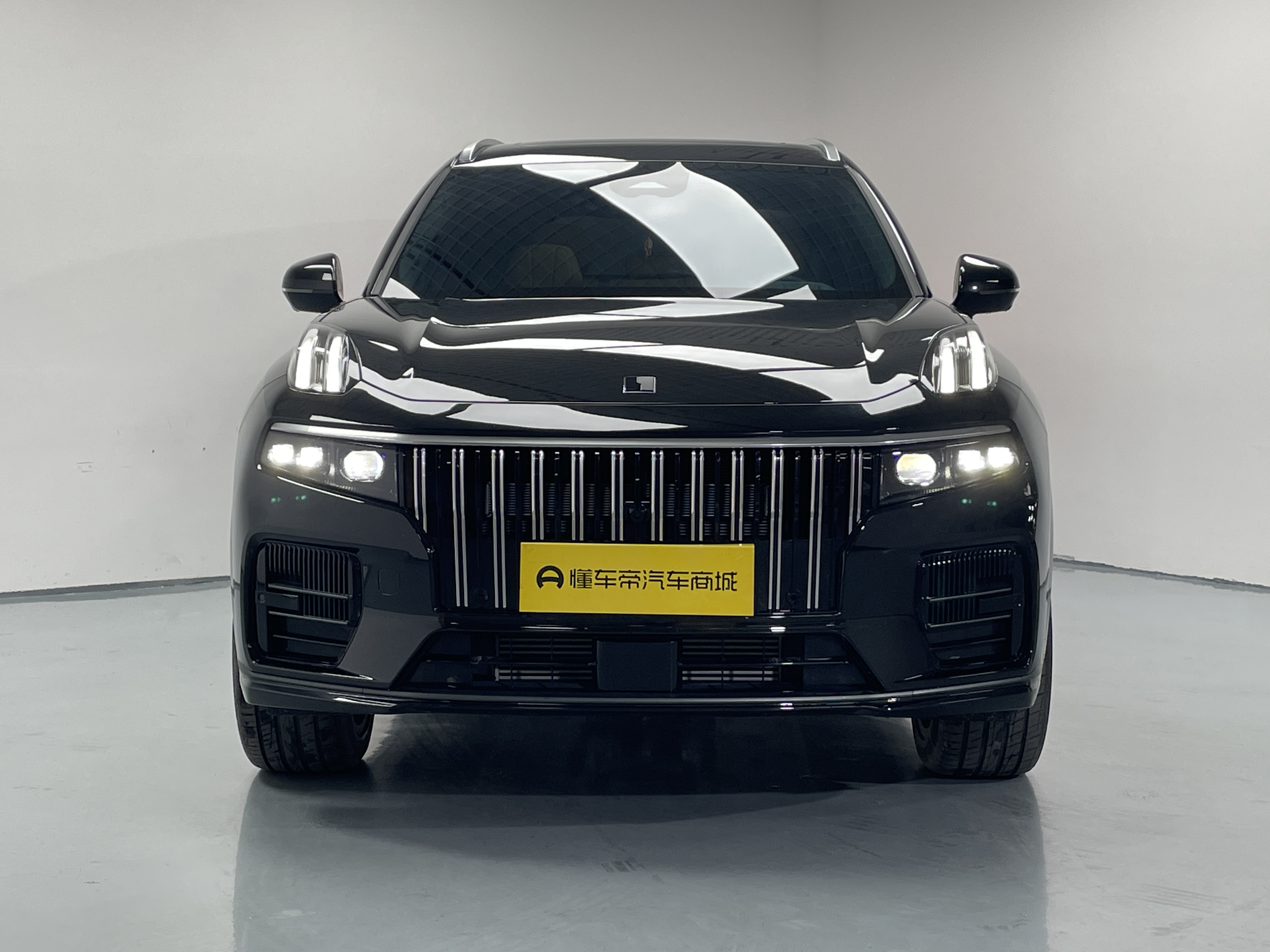 Lynk & Co 09 2025 car image #9