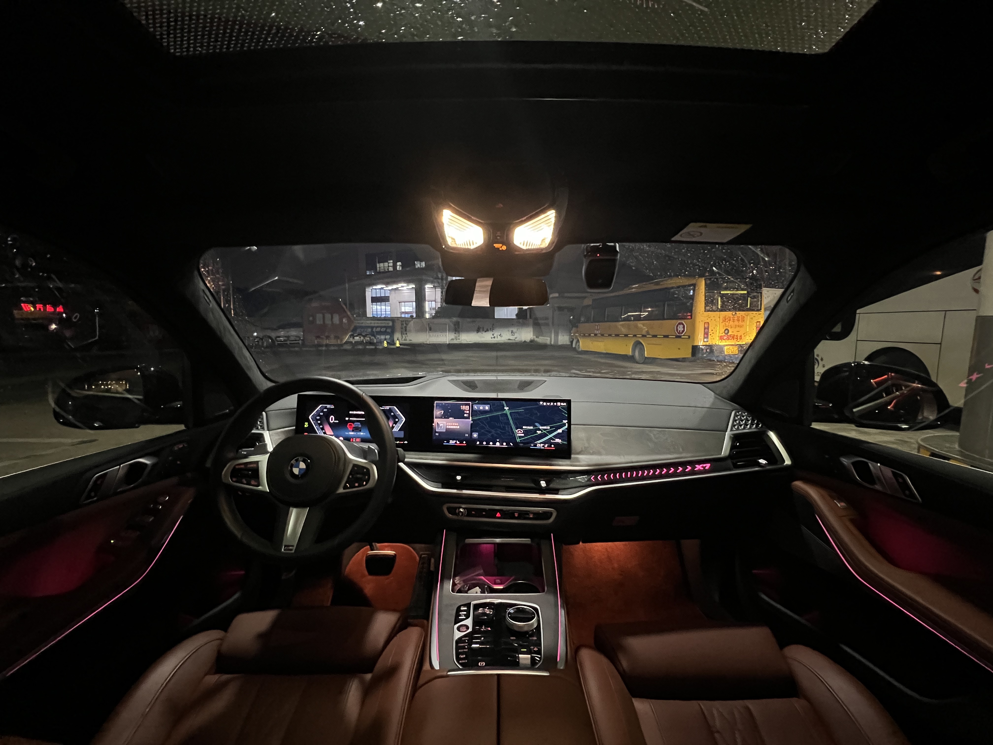 BMW X7 M60i 2025 #9 BMW X7 M60i 2025 car image #9