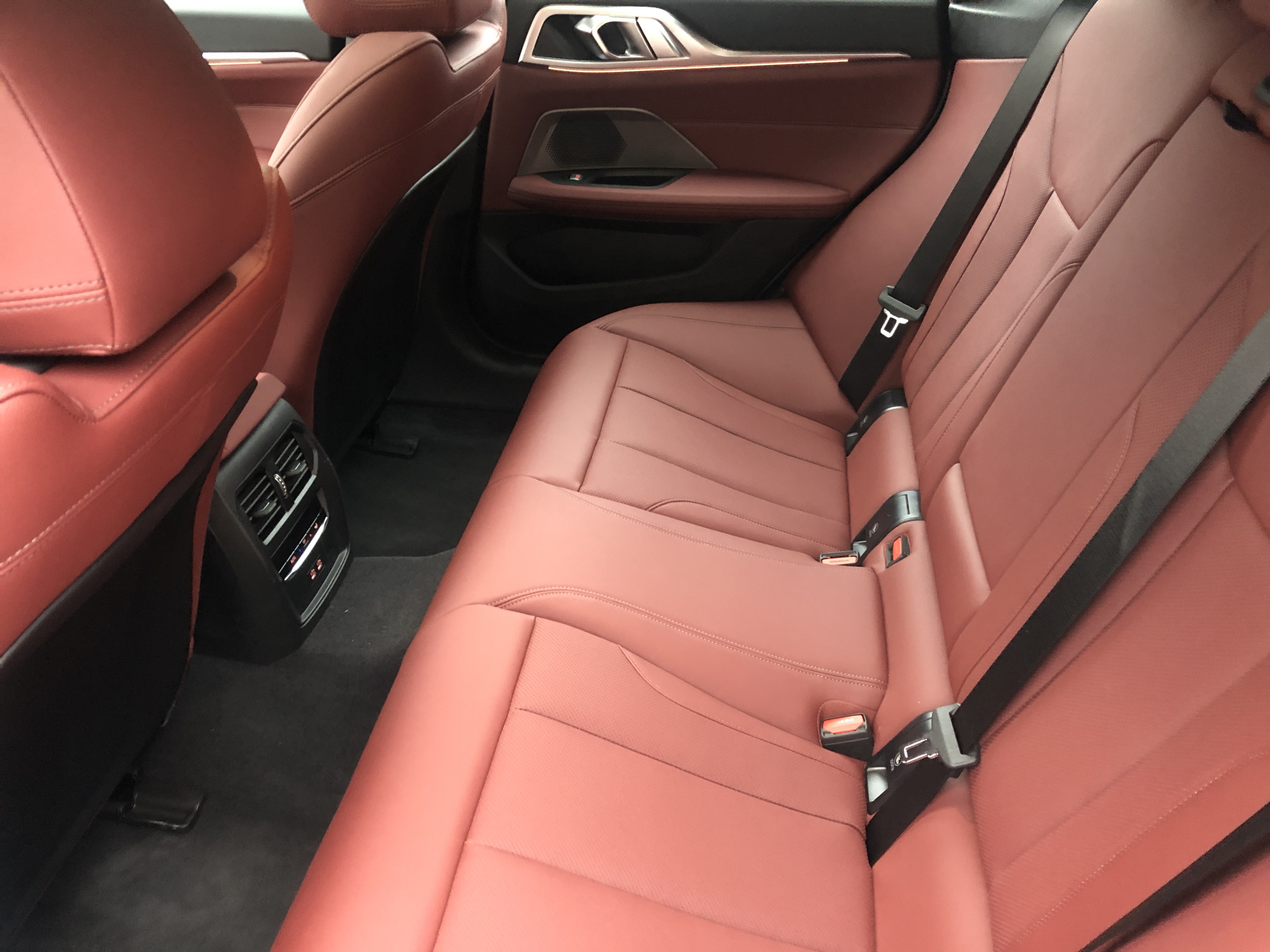 BMW i4 2025 car image #9