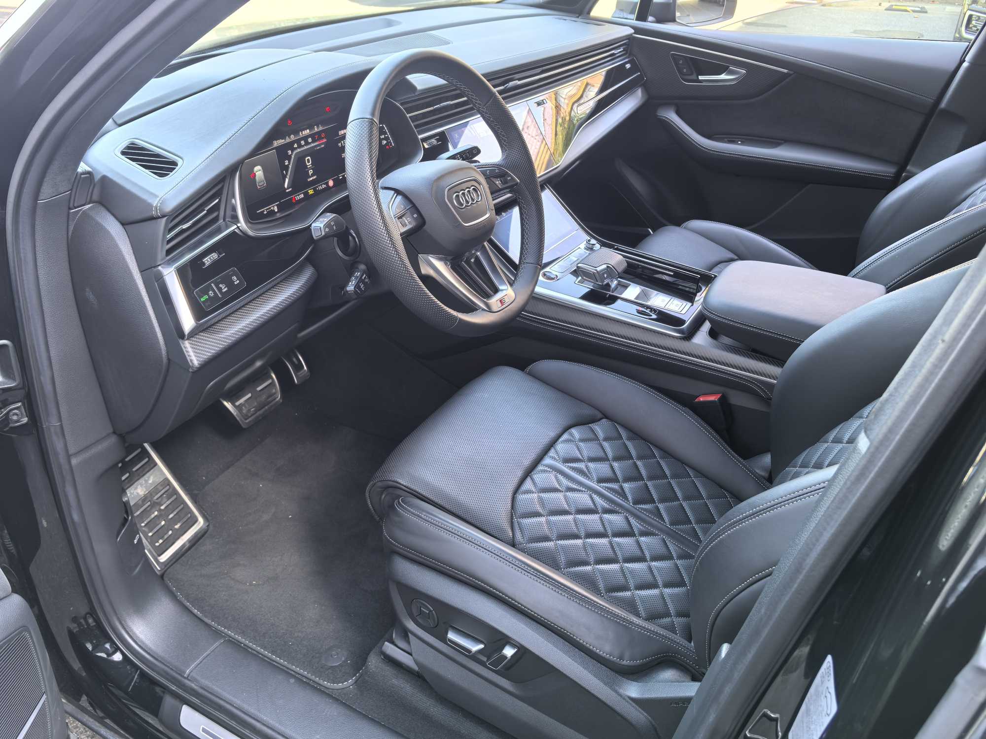 Audi SQ7 2024 car image #9