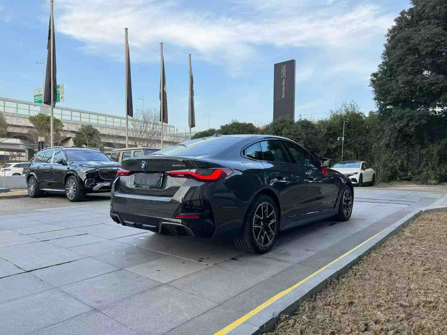 BMW i4 2026 car image #9