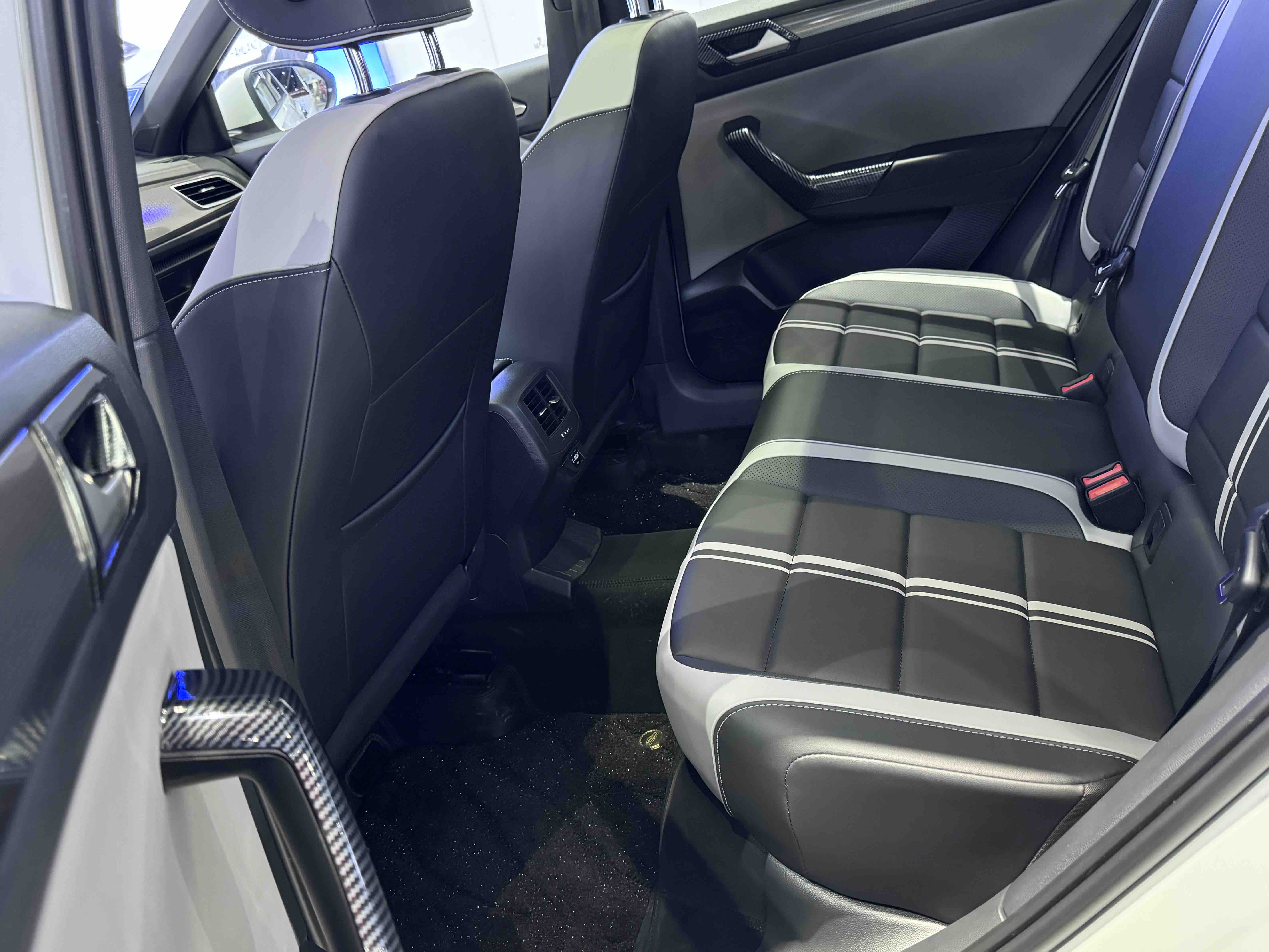 T-Roc 2025 car image #9