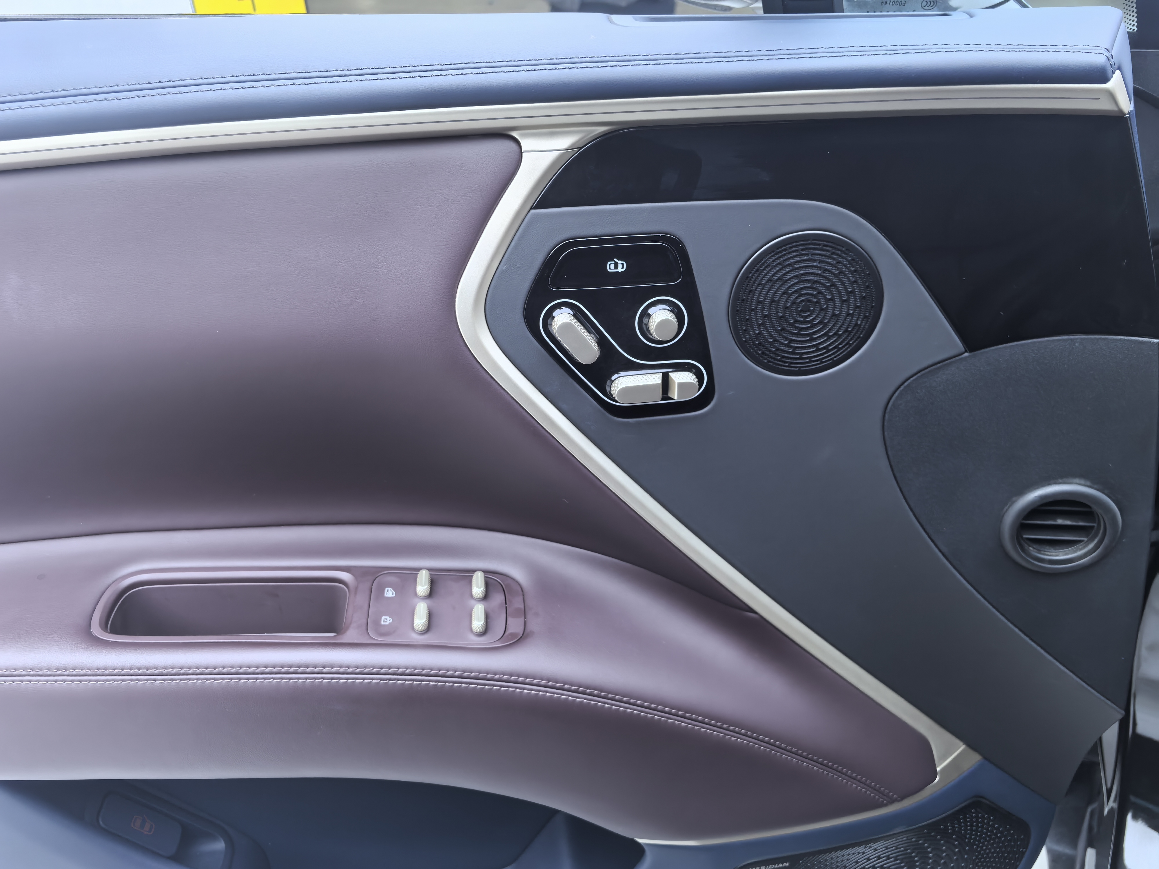 Avatr 11 2025 #9 Avatr 11 2025 car image #9