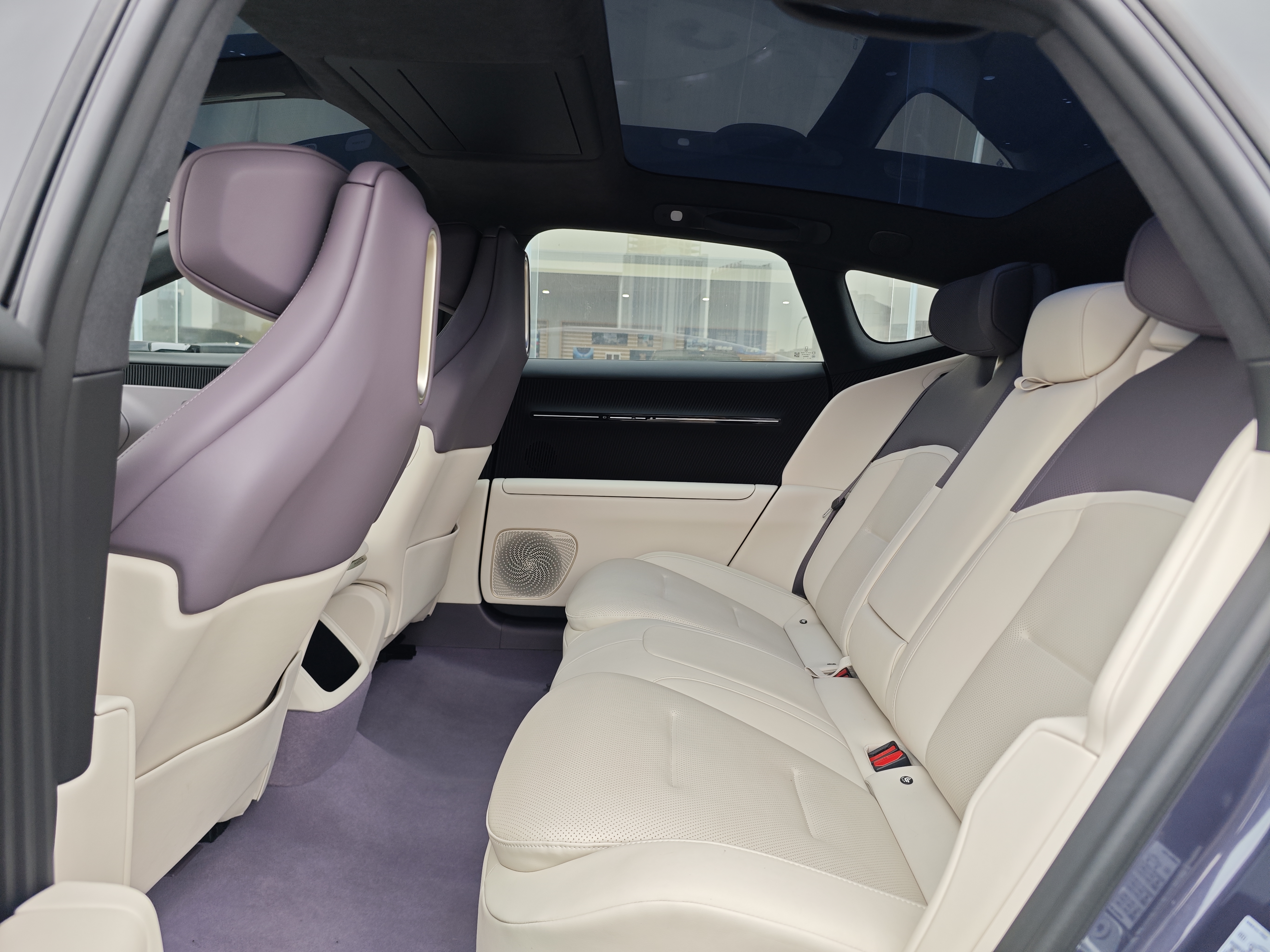 Avatr 12 2024 car image #9