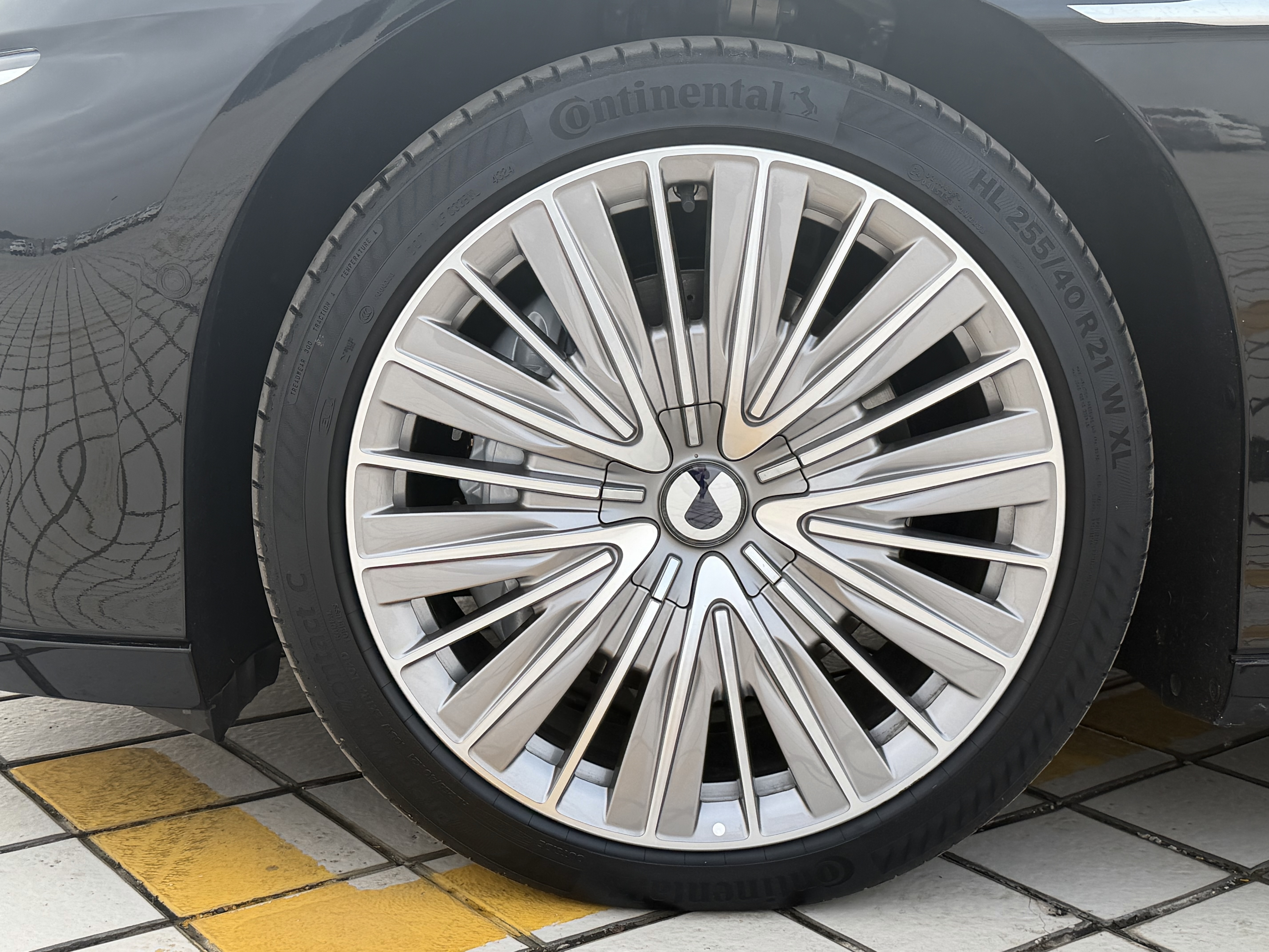 Denza Z9 2024 car image #9