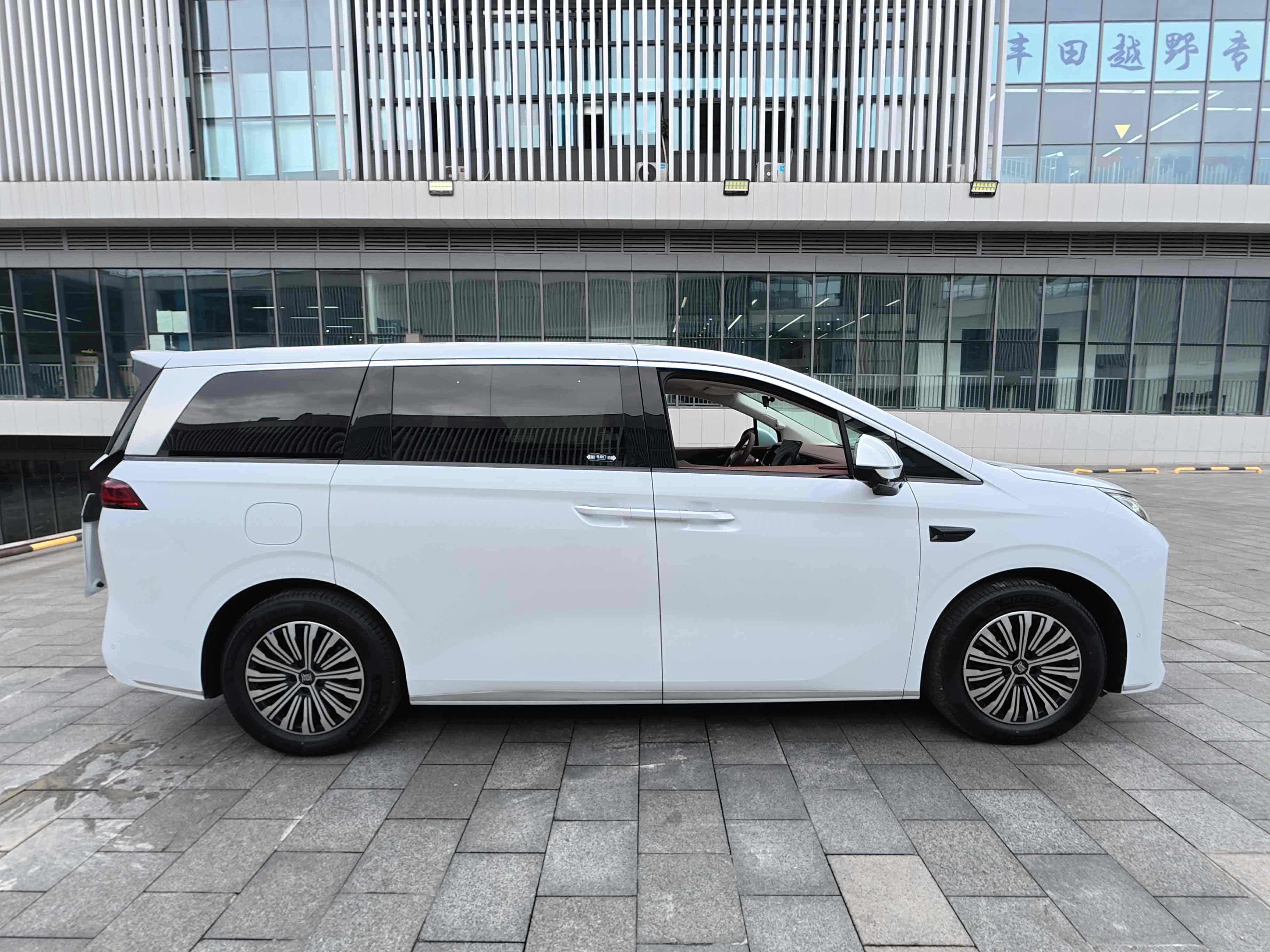 BYD Xia 2025 #9 BYD Xia 2025 car image #9