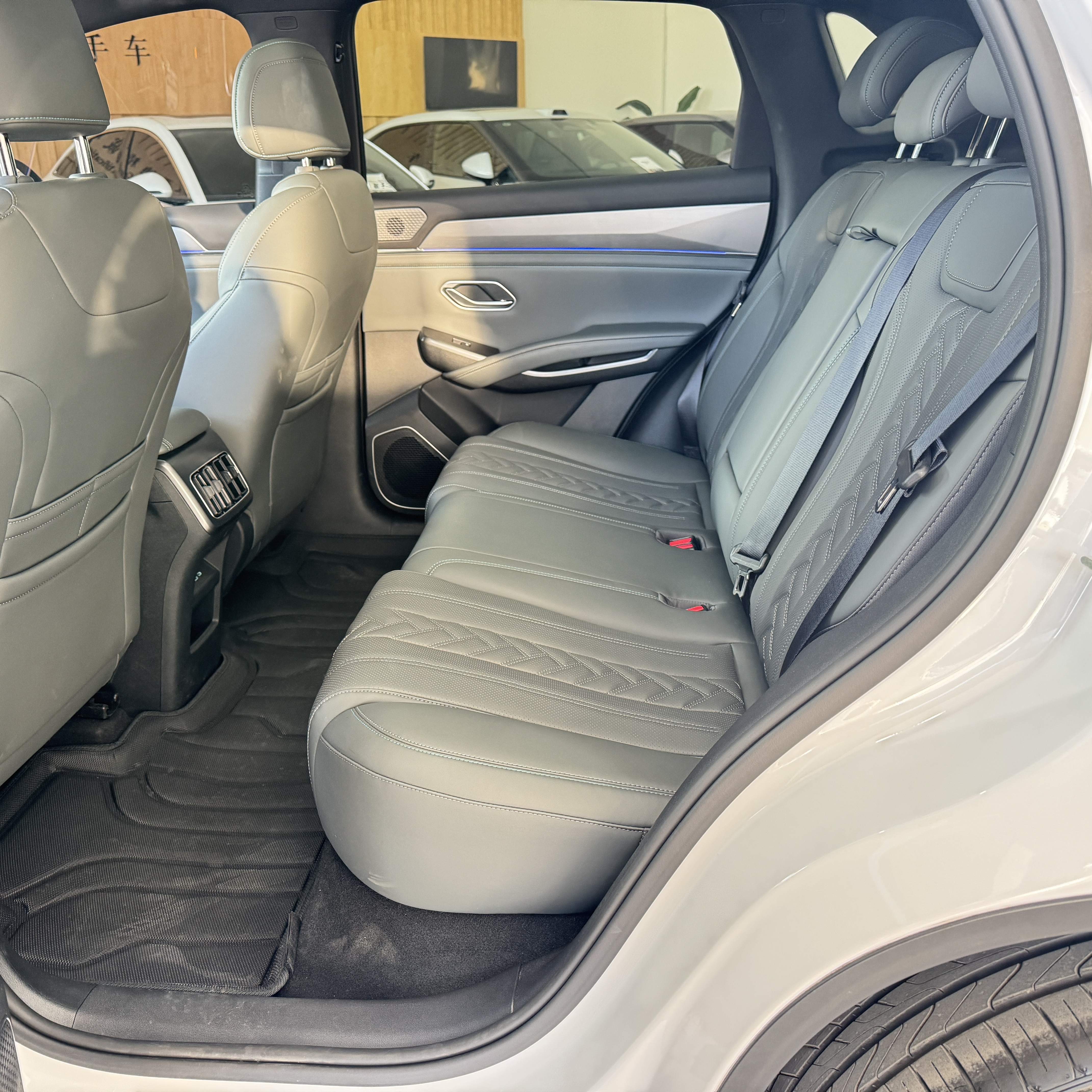 BYD SongL DM-i 2025 car image #9