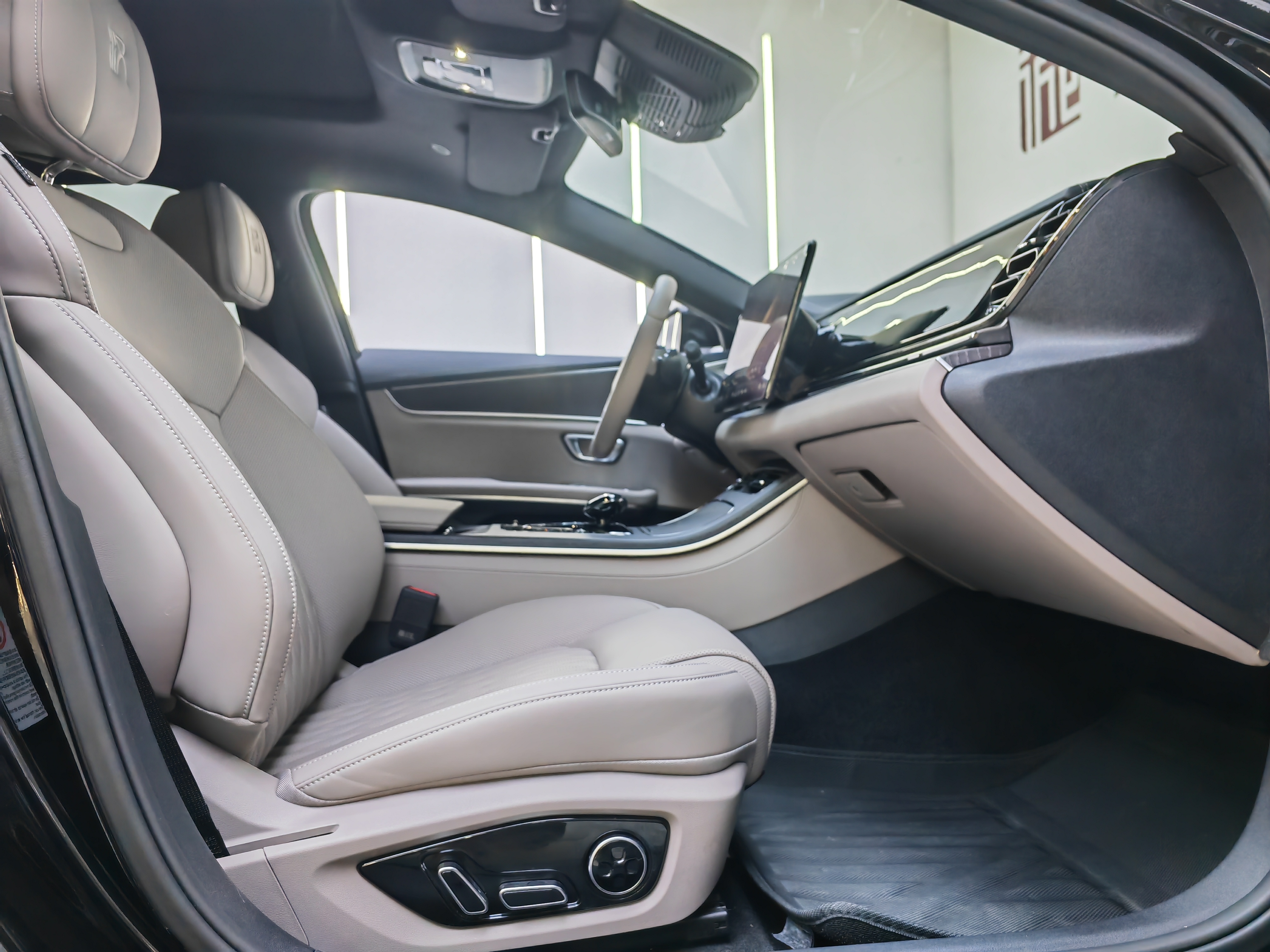 BYD Han 2025 #9 BYD Han 2025 car image #9