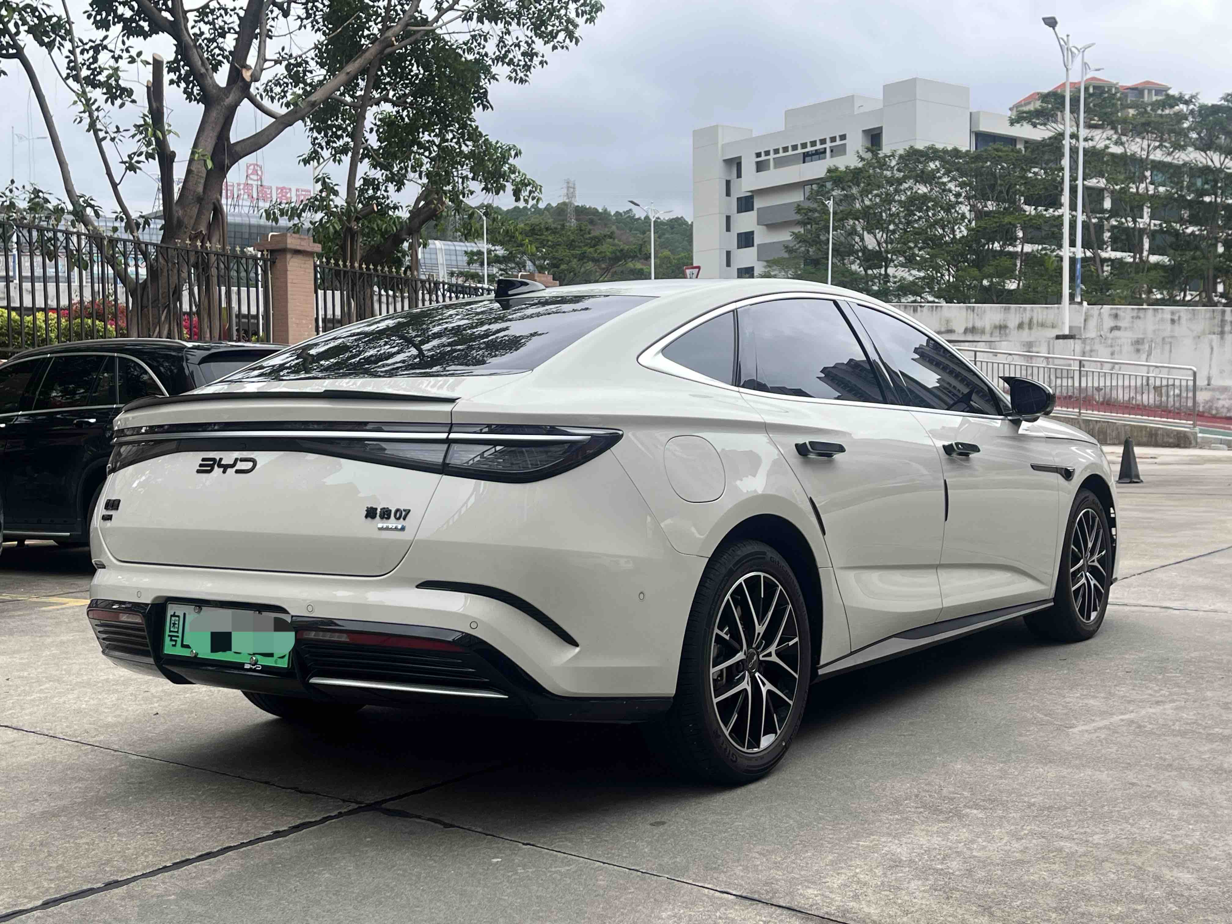 BYD Seal 07 DM-i 2025 صورة سيارة #9