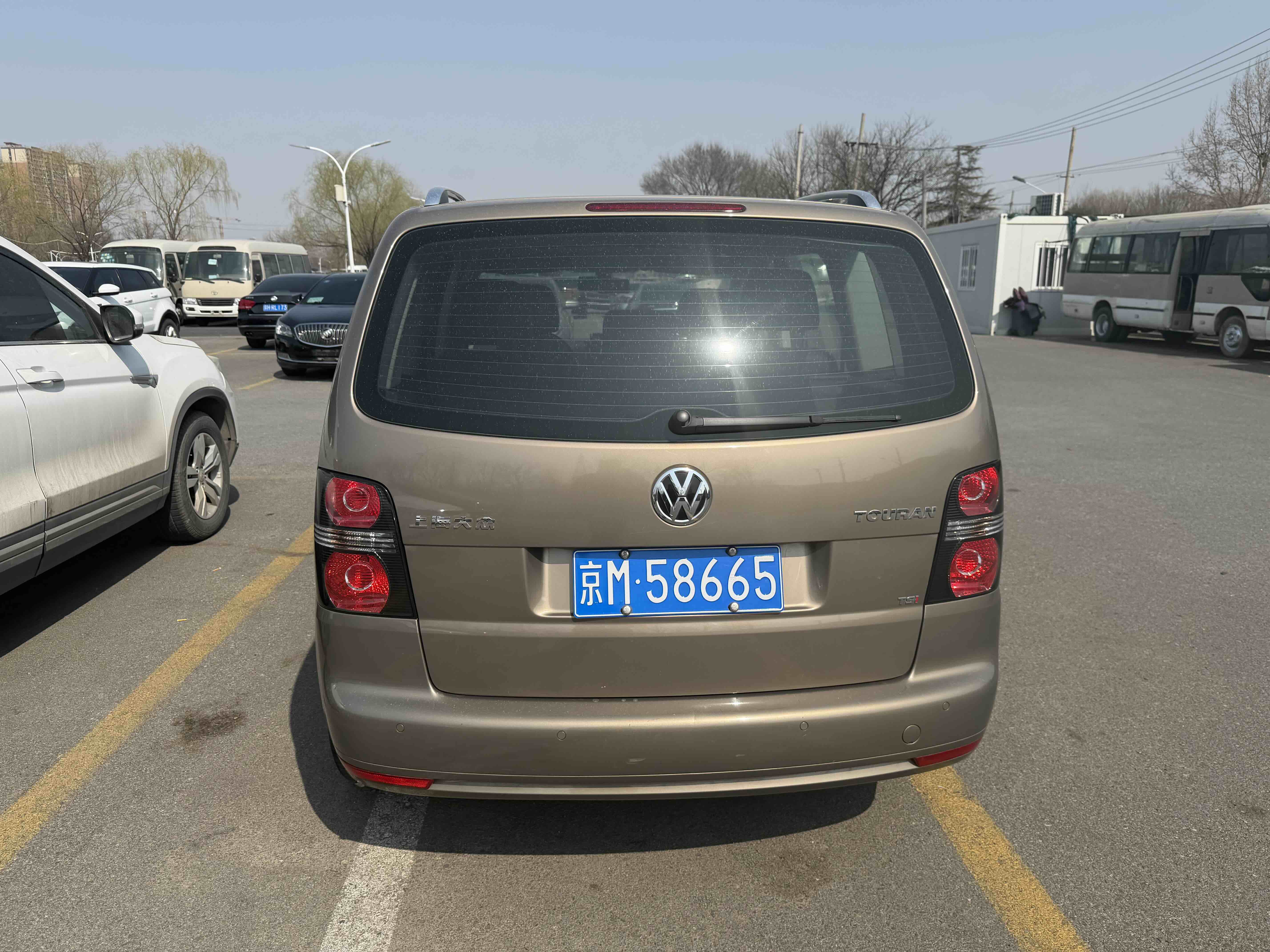 Volkswagen Touran 2016 car image #9