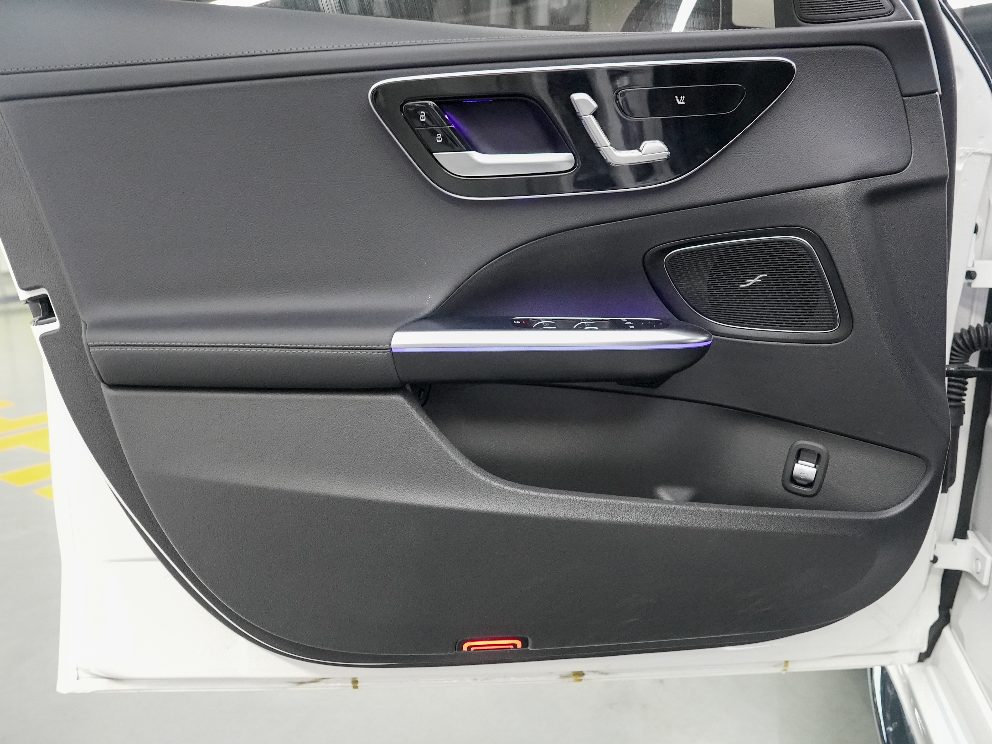 Mercedes-Benz C Class 2025 صورة سيارة #9