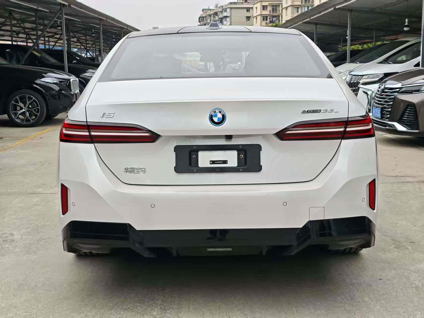 BMW i5 M60 2025 #9 BMW i5 M60 2025 car image #9