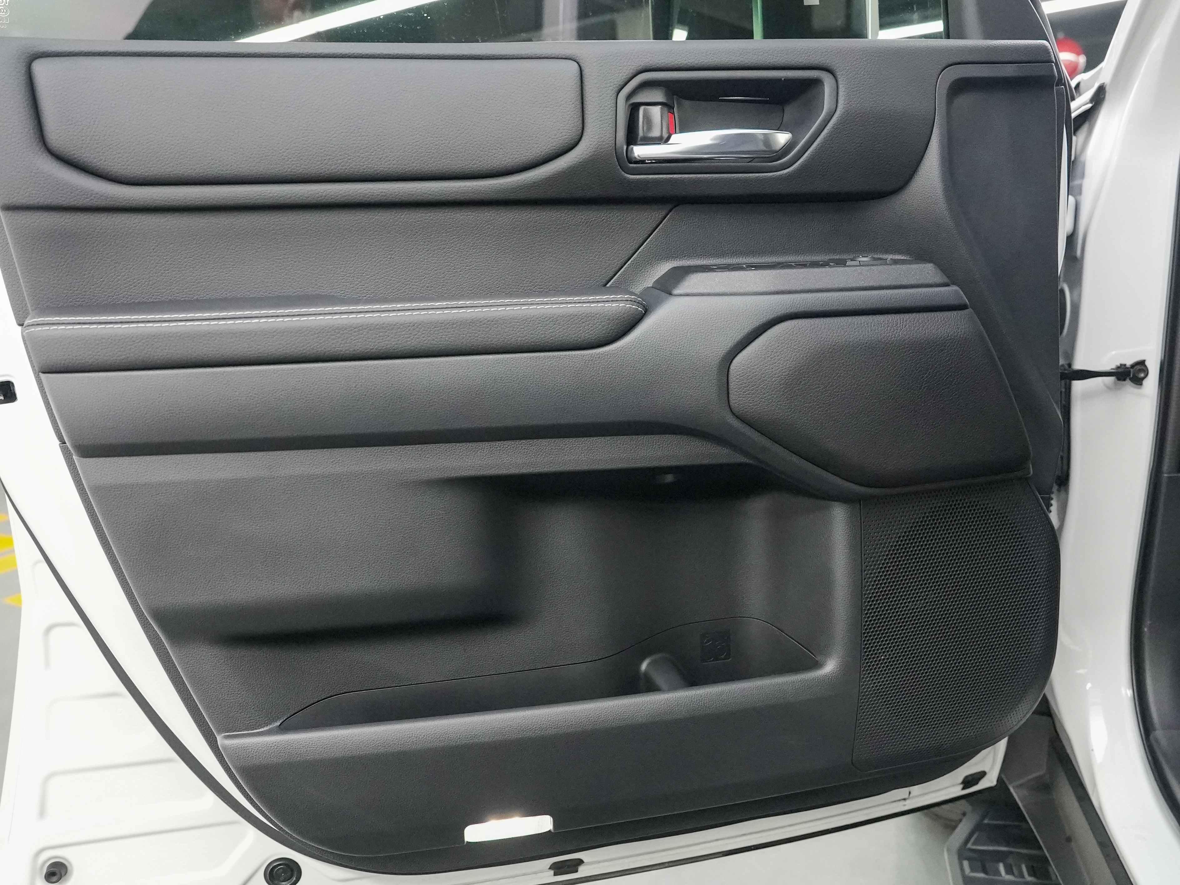 Toyota Land Cruiser Prado 2025 #9 Toyota Land Cruiser Prado 2025 car image #9