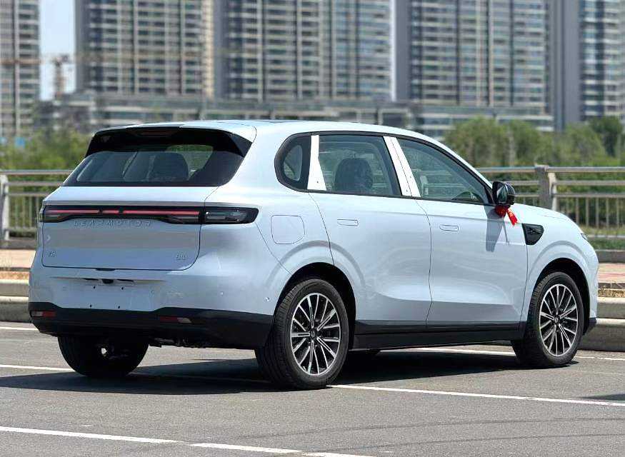 零跑汽车 零跑B10 2025 汽车图片 #9