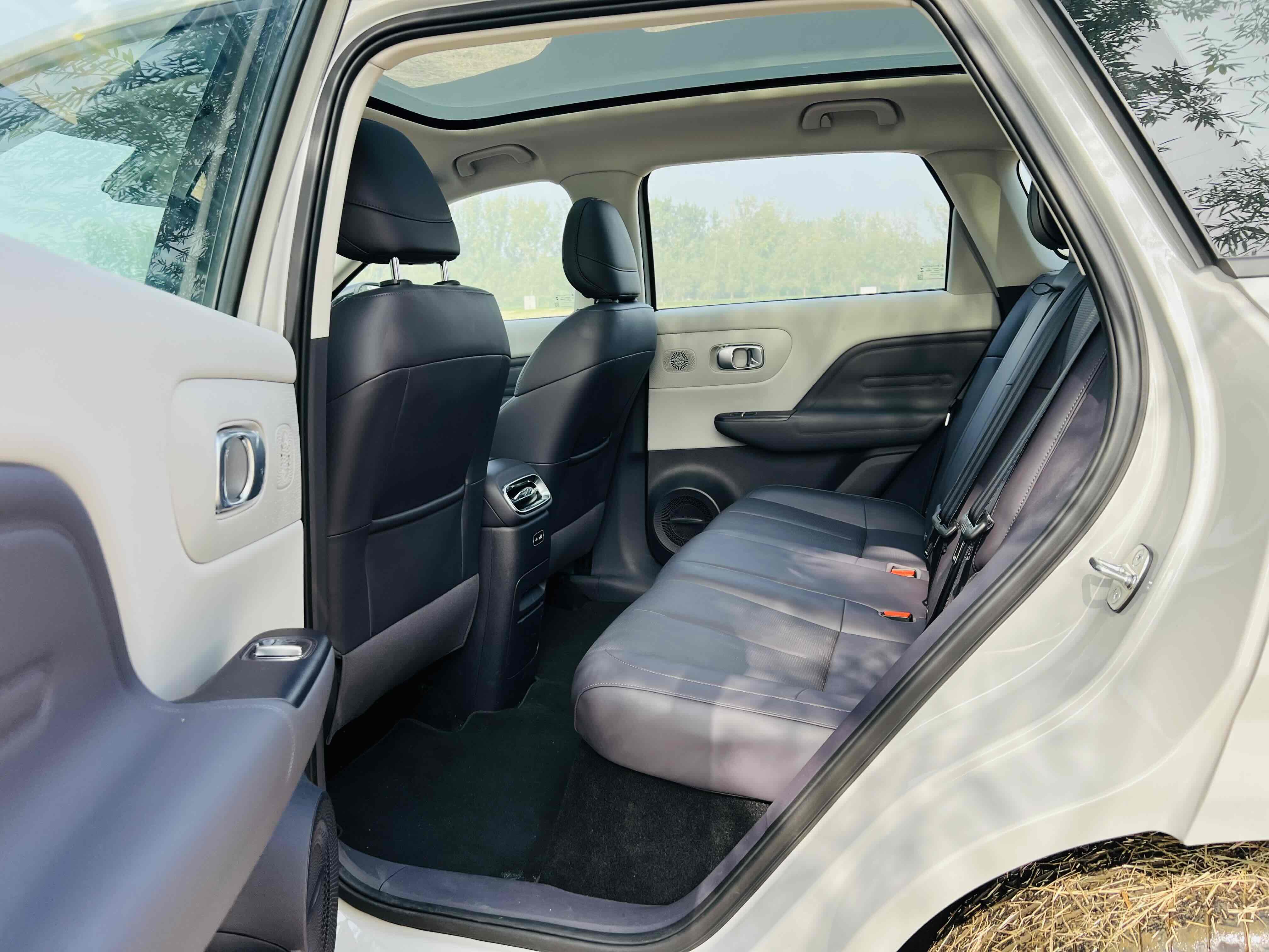 零跑汽车 零跑B10 2025 汽车图片 #9