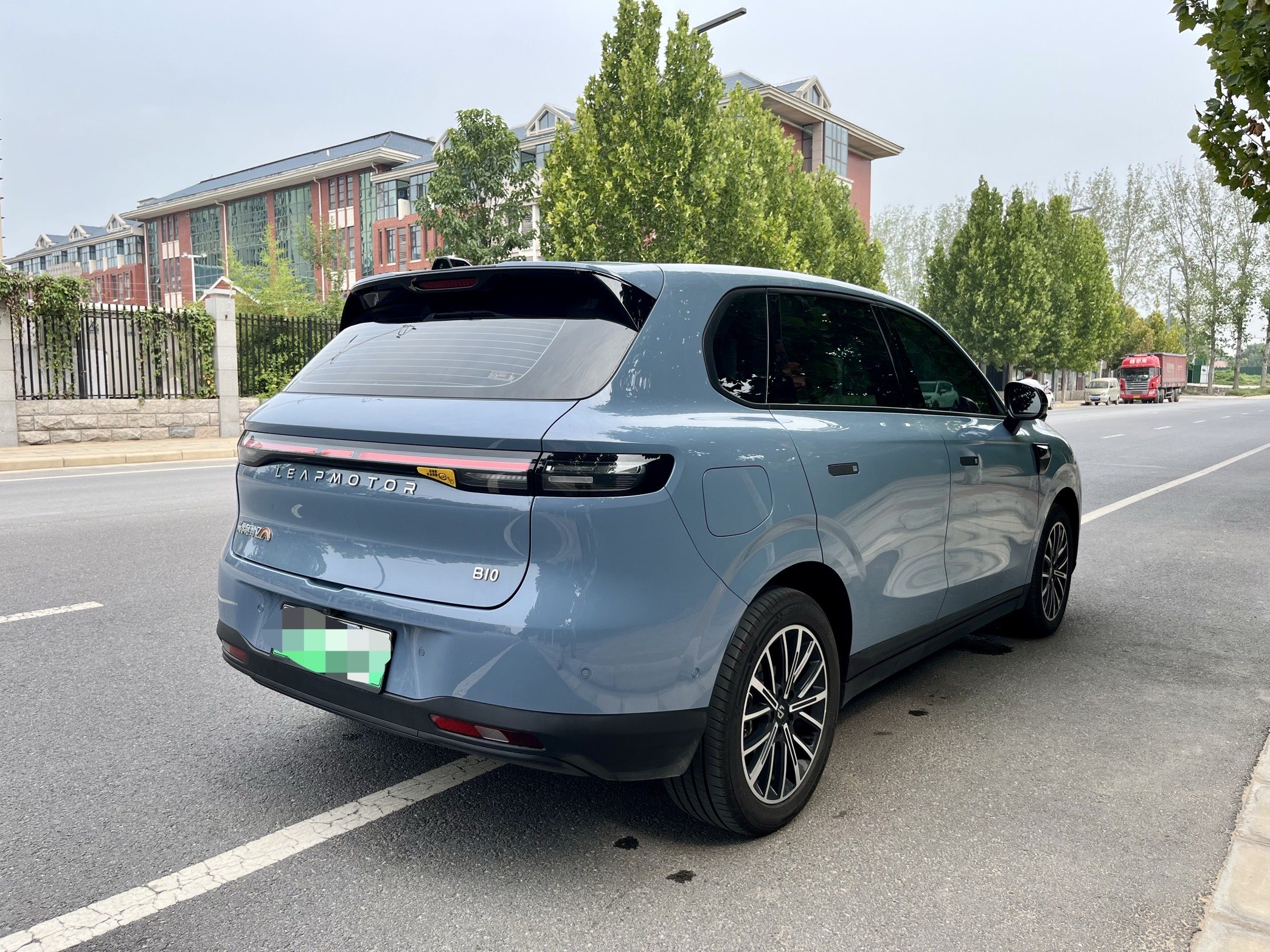 零跑汽车 零跑B10 2025 汽车图片 #9