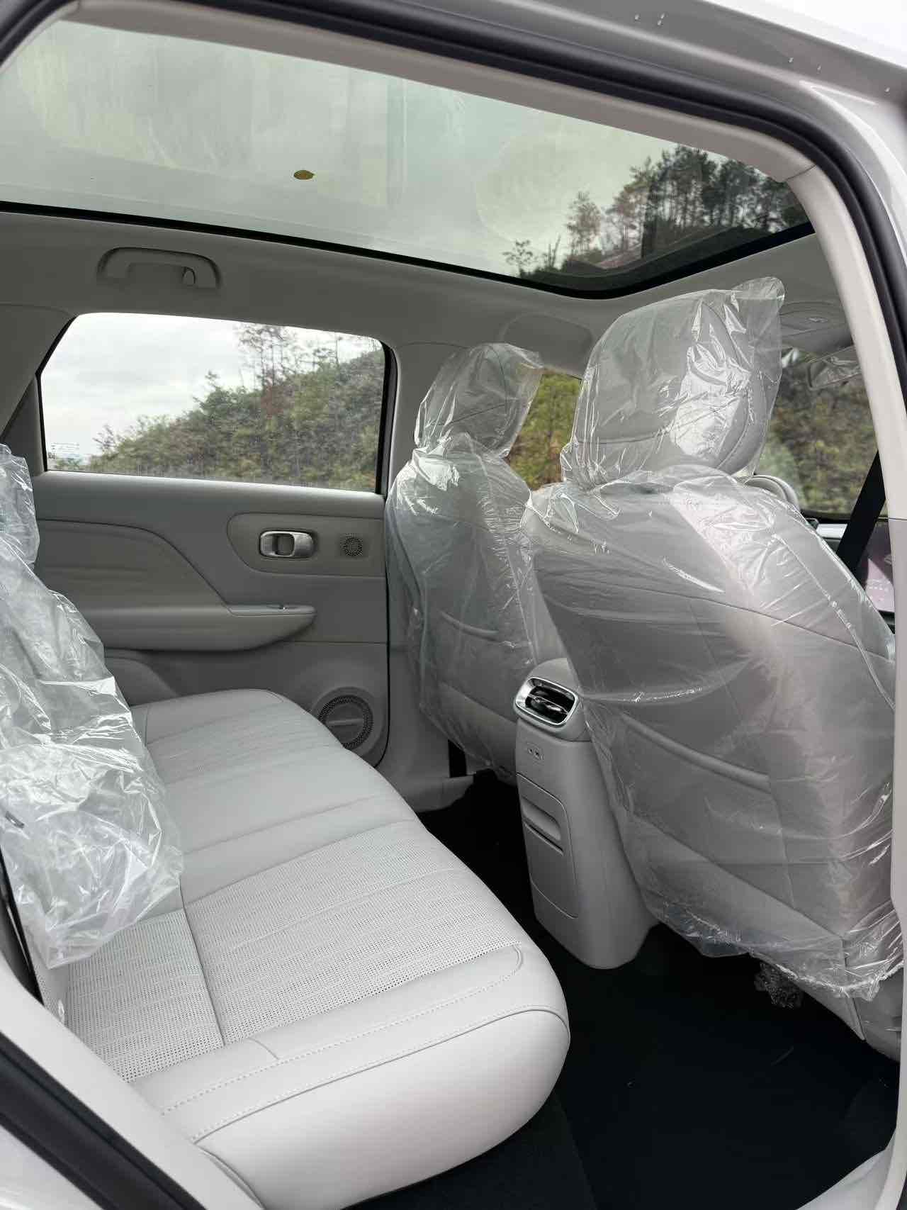 零跑汽车 零跑B10 2025 汽车图片 #9