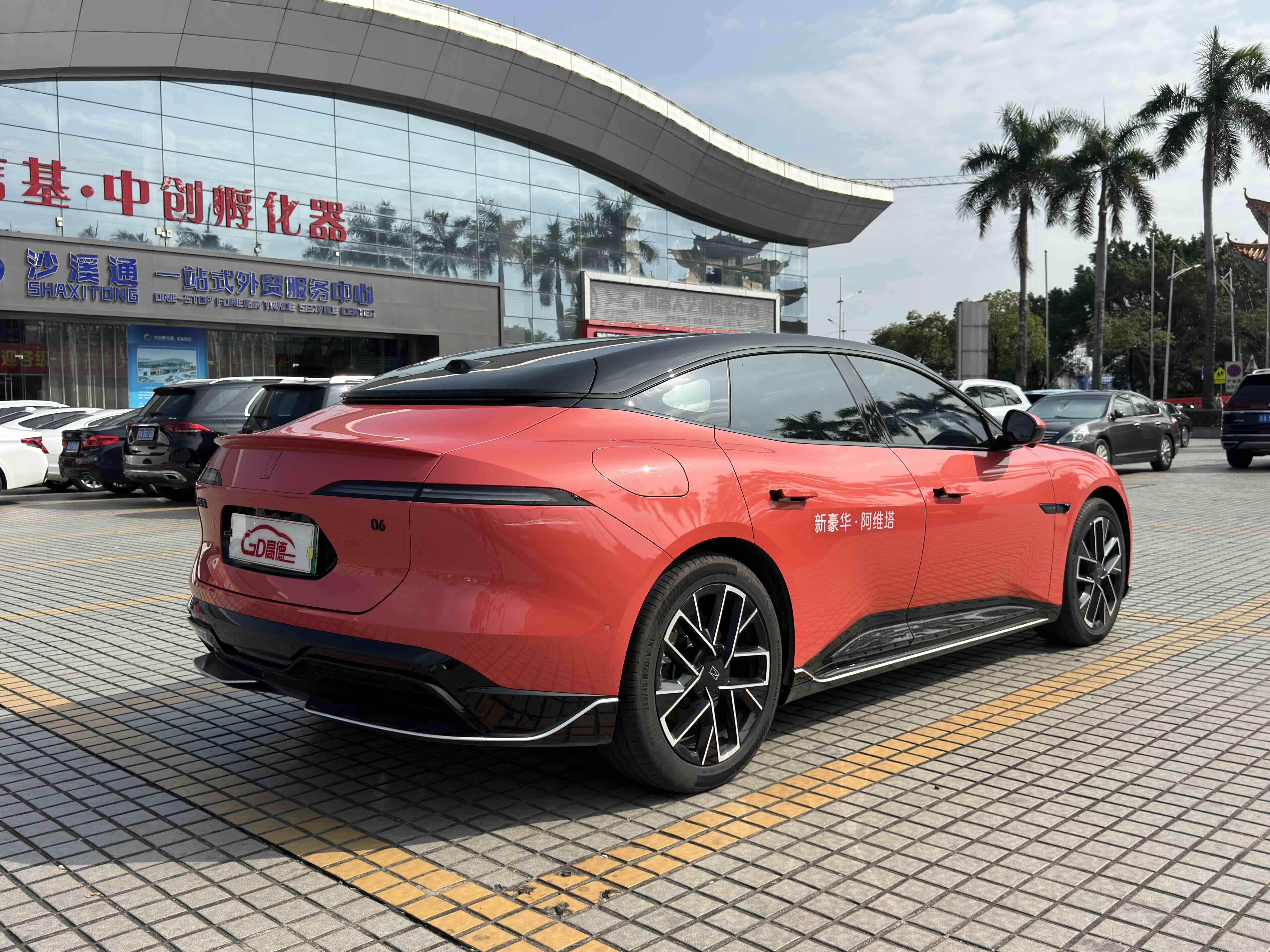 Avatr 06 2025 car image #9