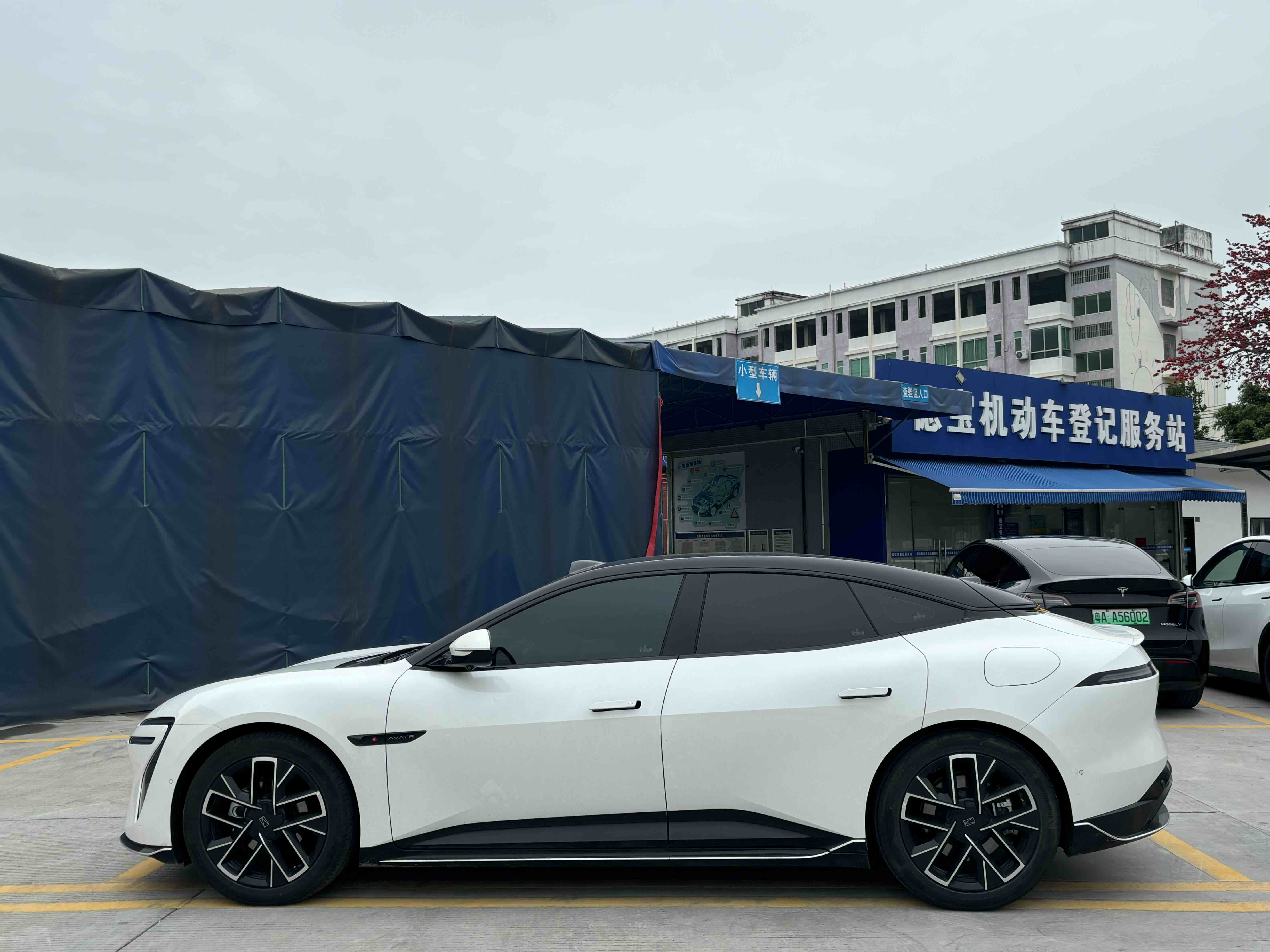 Avatr 06 2025 car image #9