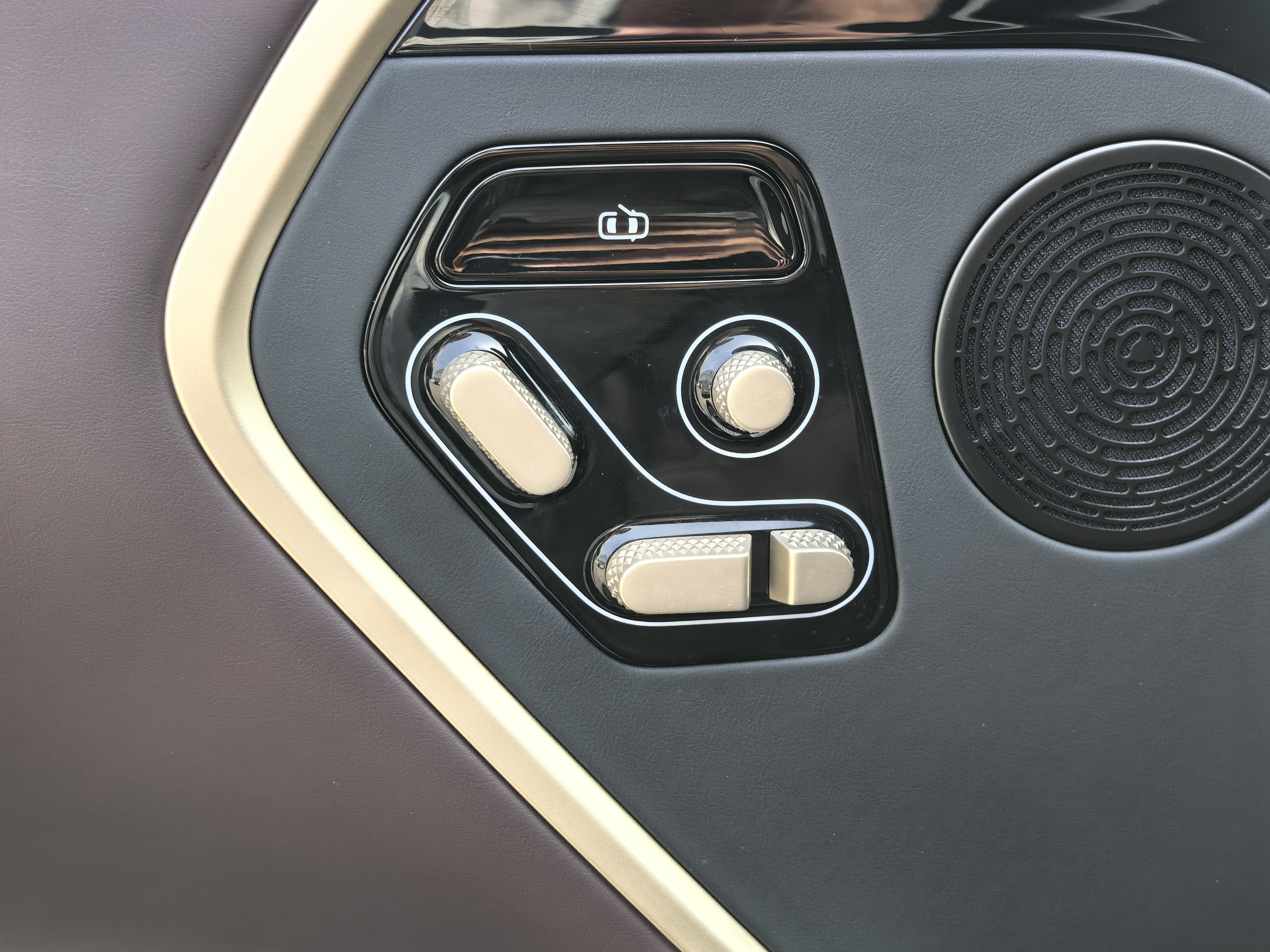 阿维塔 阿维塔11 2025 汽车图片 #9