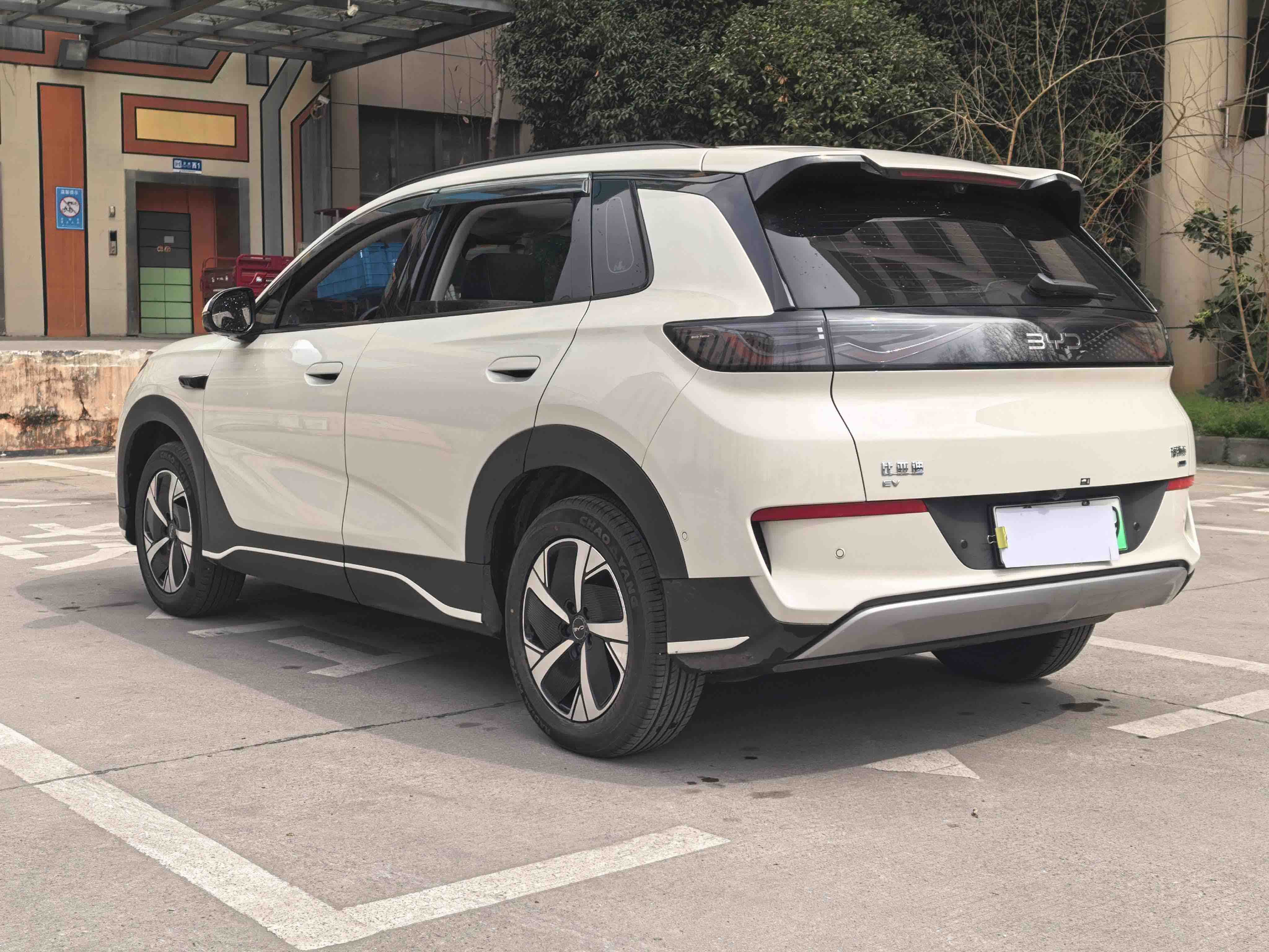 BYD Sea Lion 05 EV 2025 car image #9