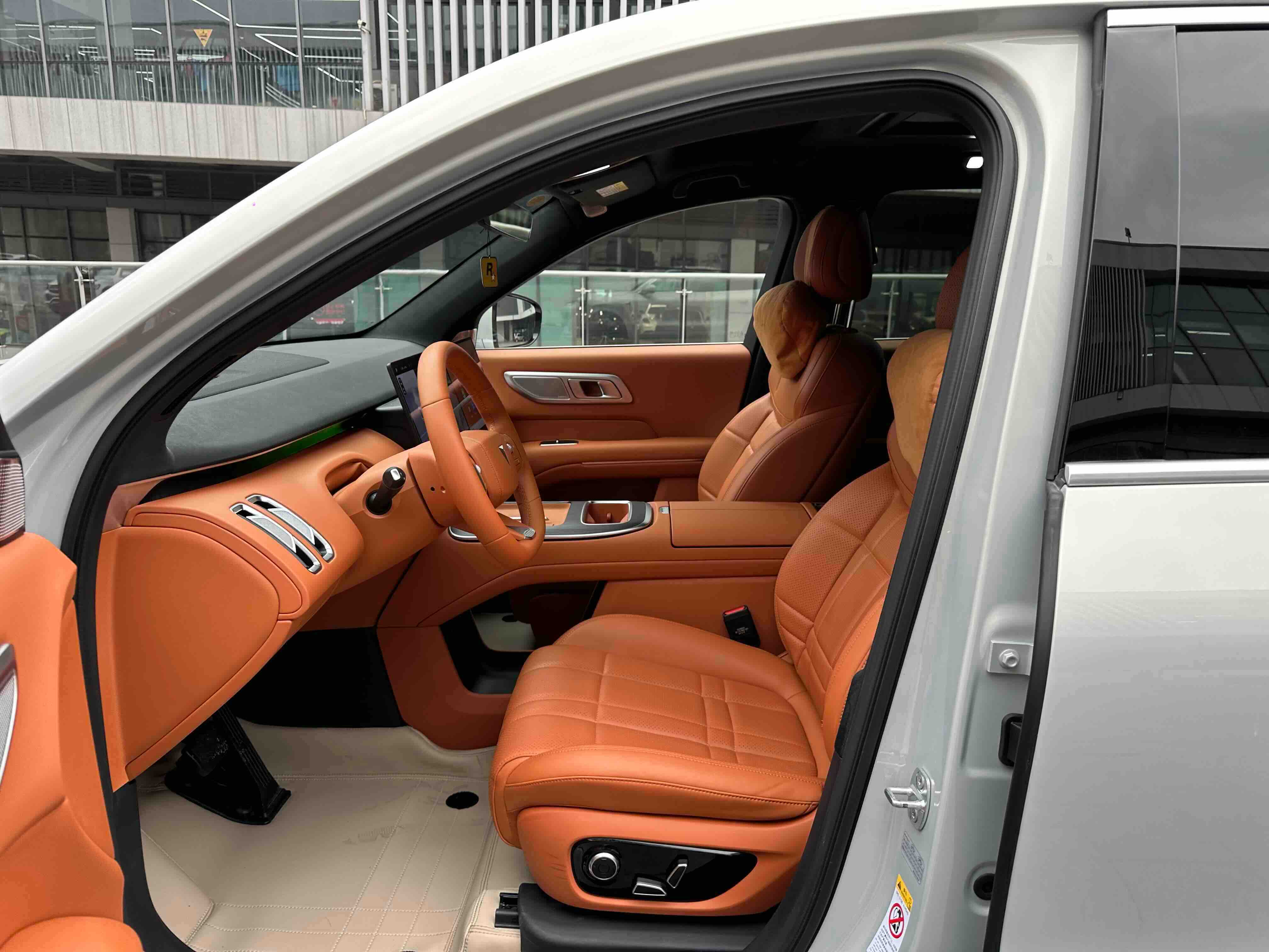 Deepal S09 2025 car image #9