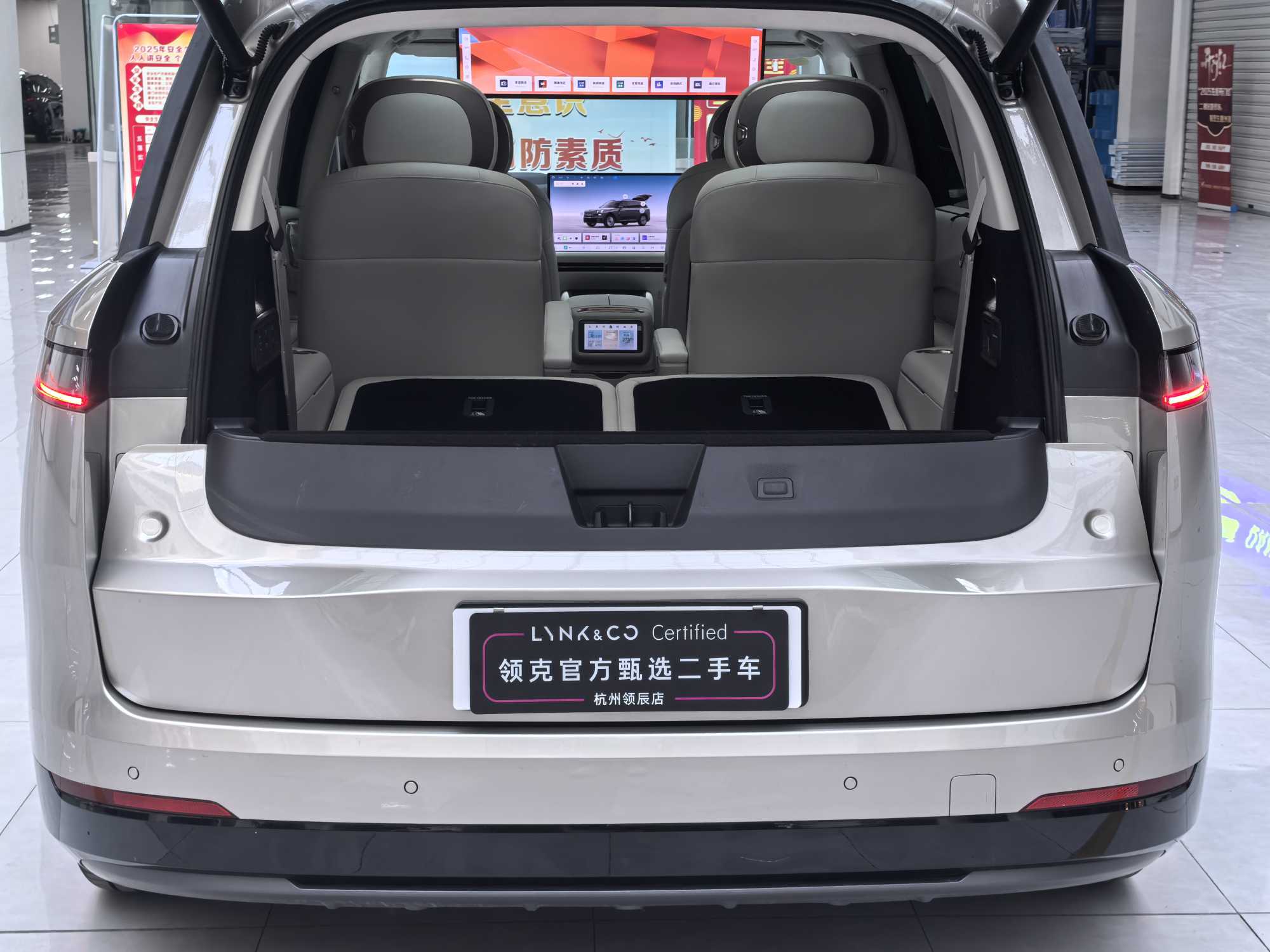 Lynk & Co 900 2025 car image #9