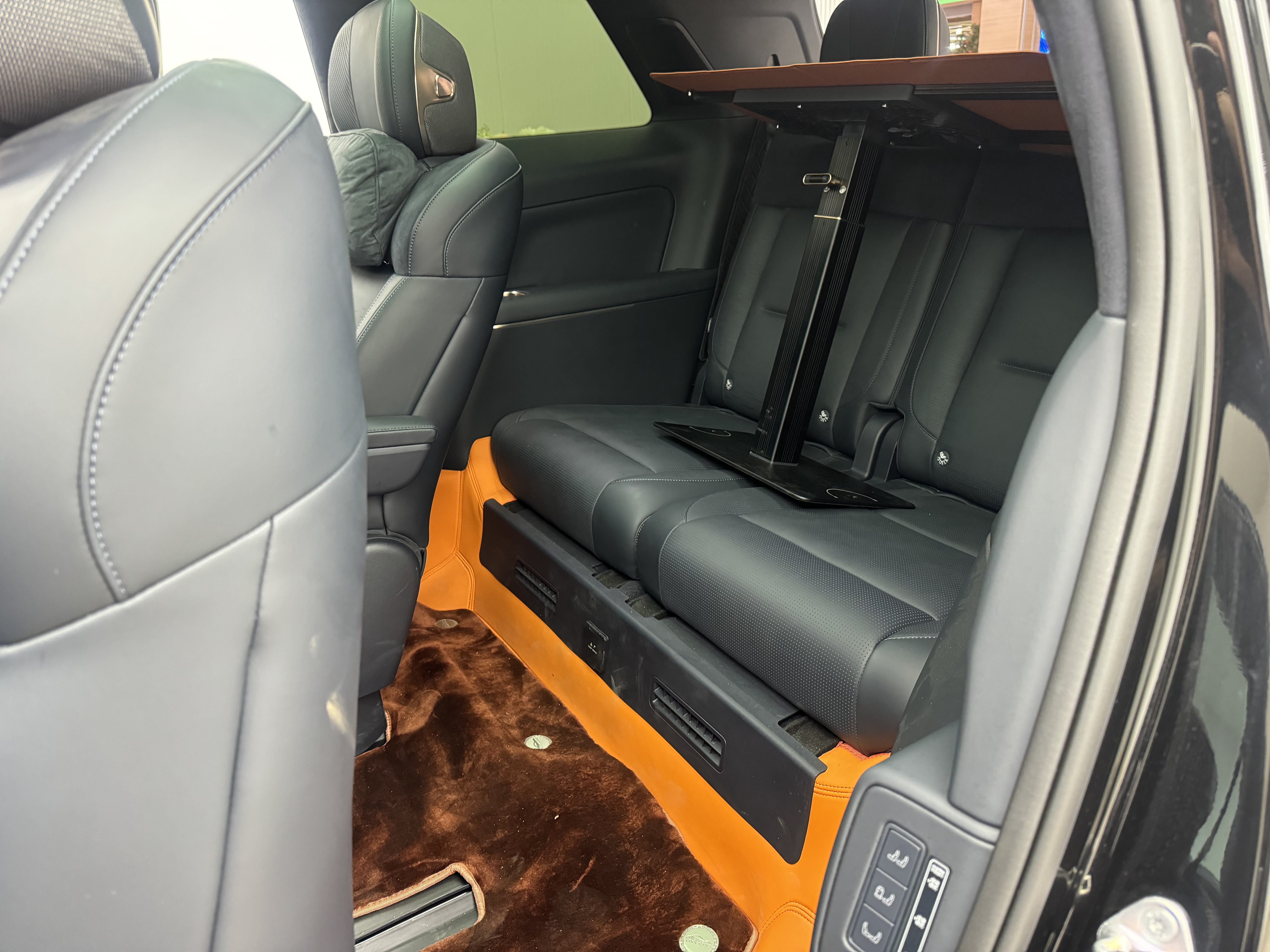 Lynk & Co 900 2025 car image #9