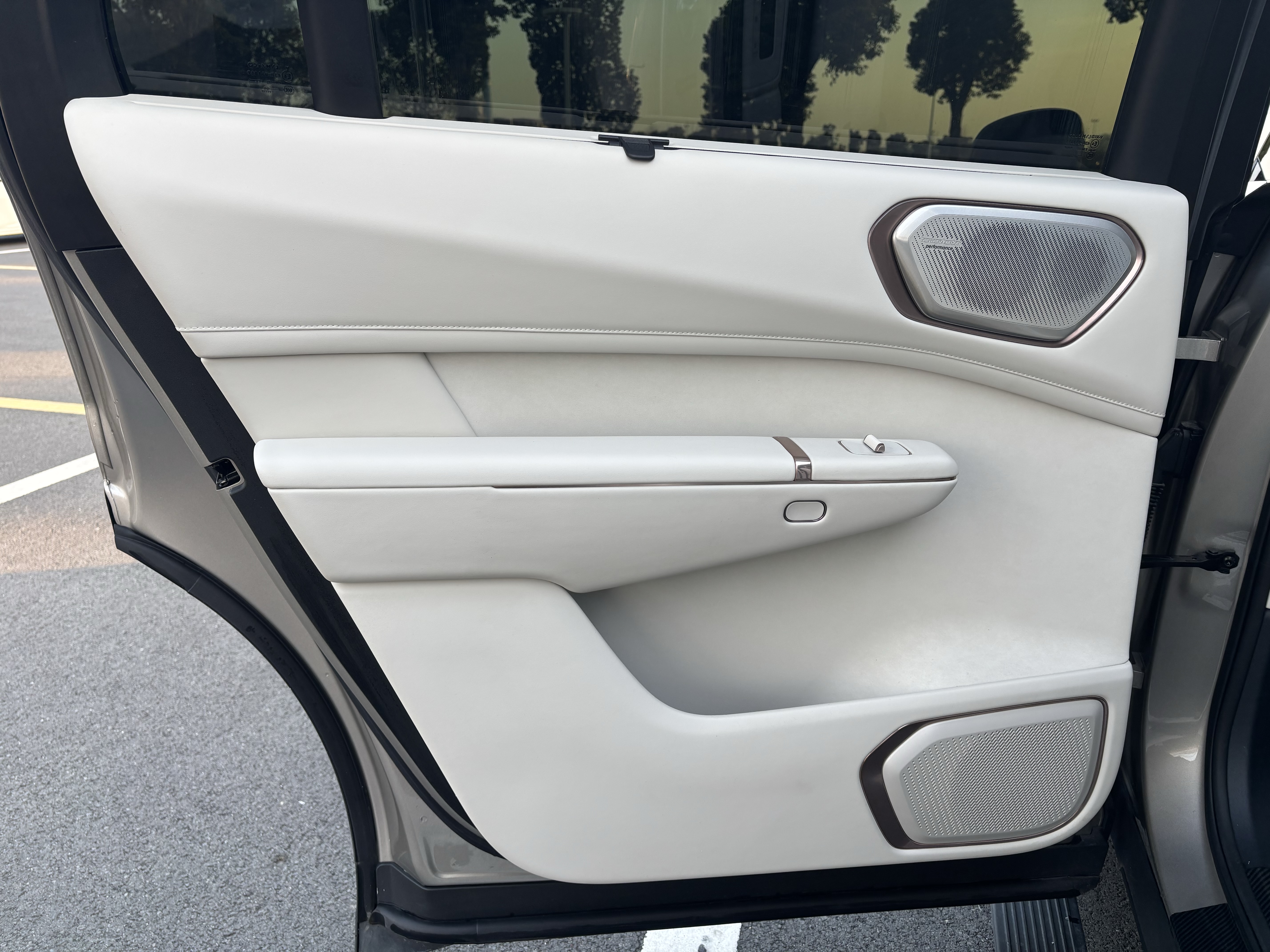 Lynk & Co 900 2025 car image #9