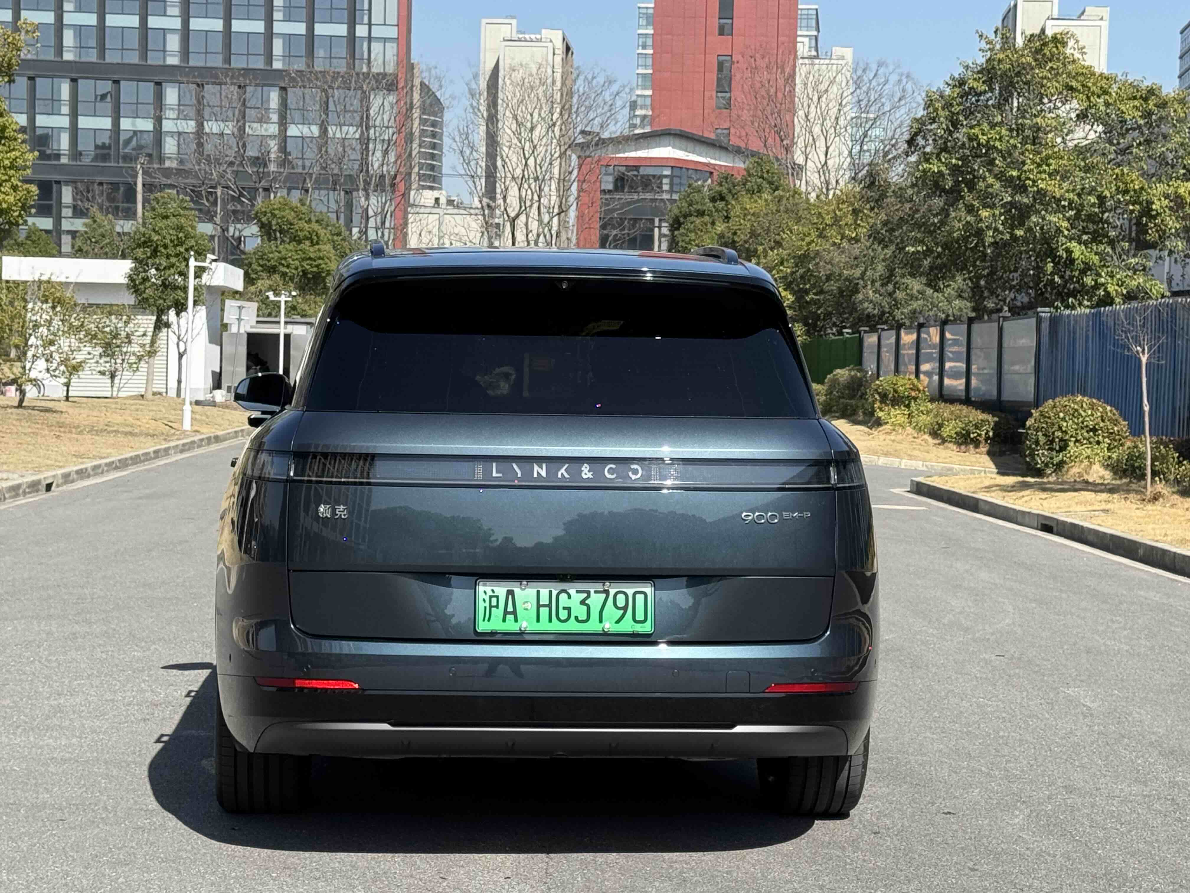 Lynk & Co 900 2025 car image #9
