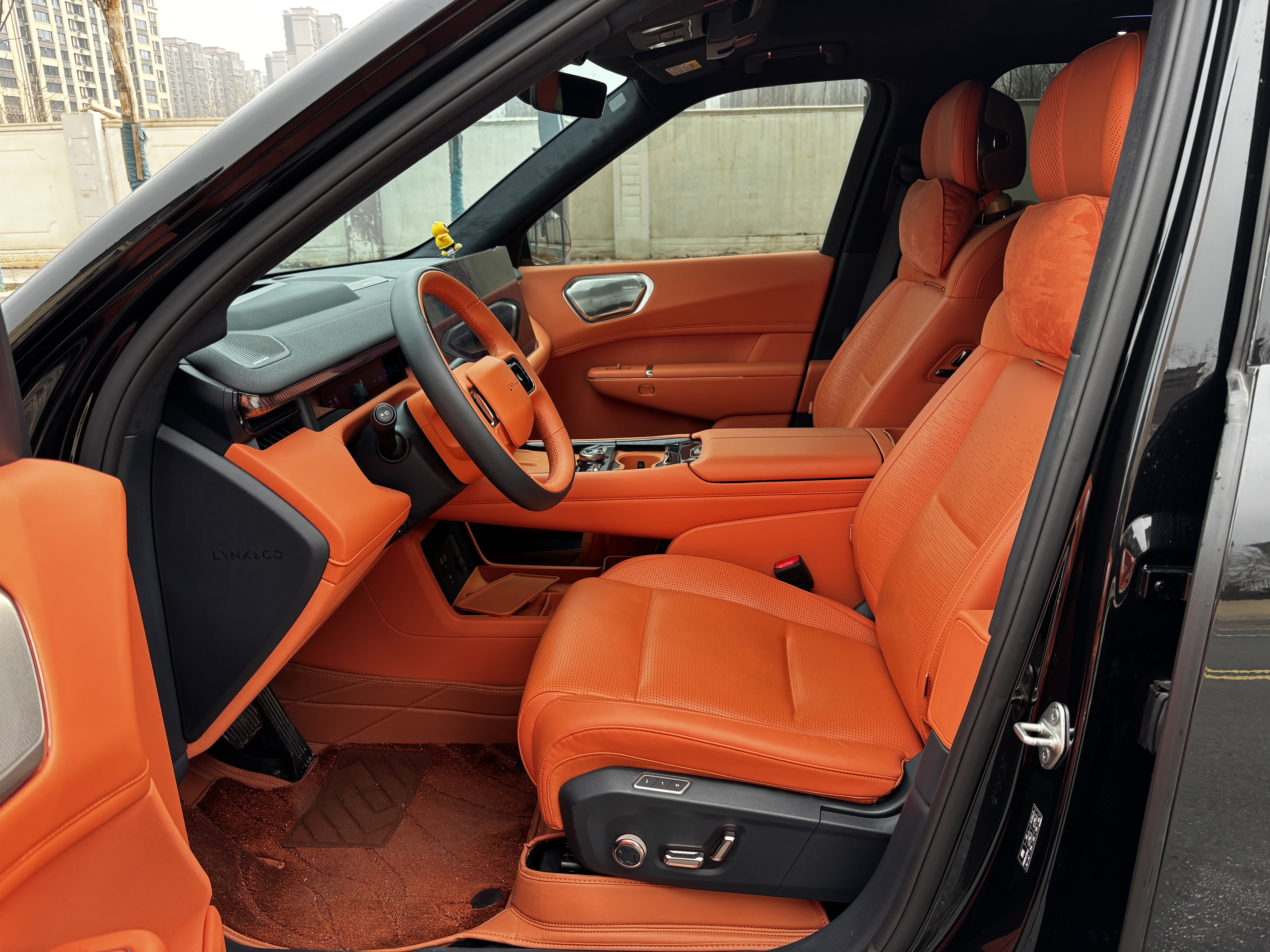 Lynk & Co 900 2025 car image #9
