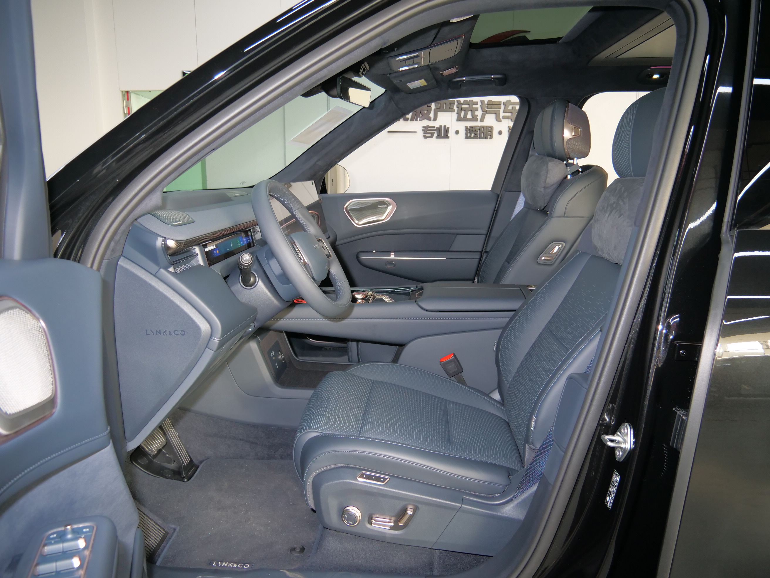 Lynk & Co 900 2025 car image #9