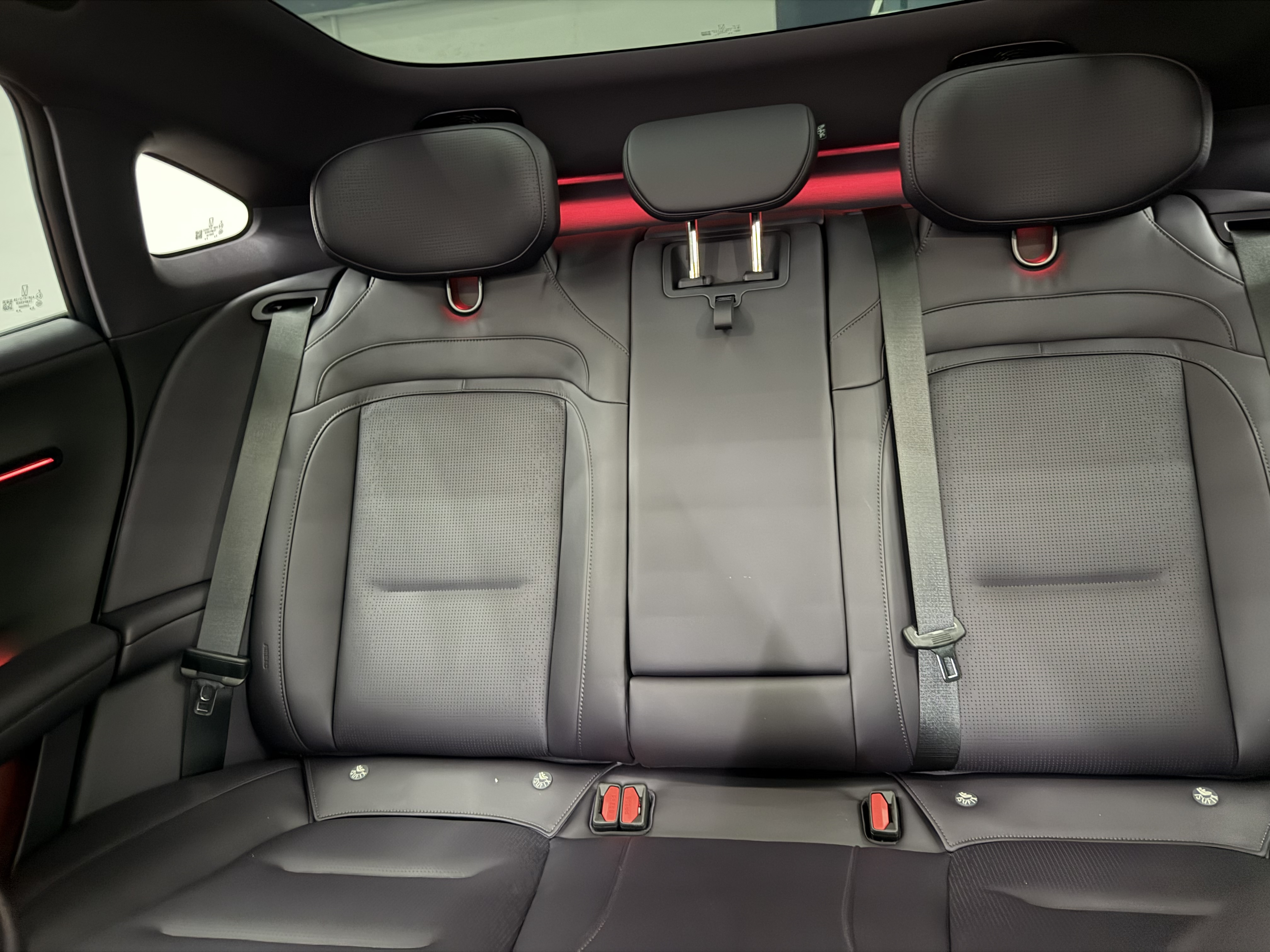 Avatr 06 2025 car image #9