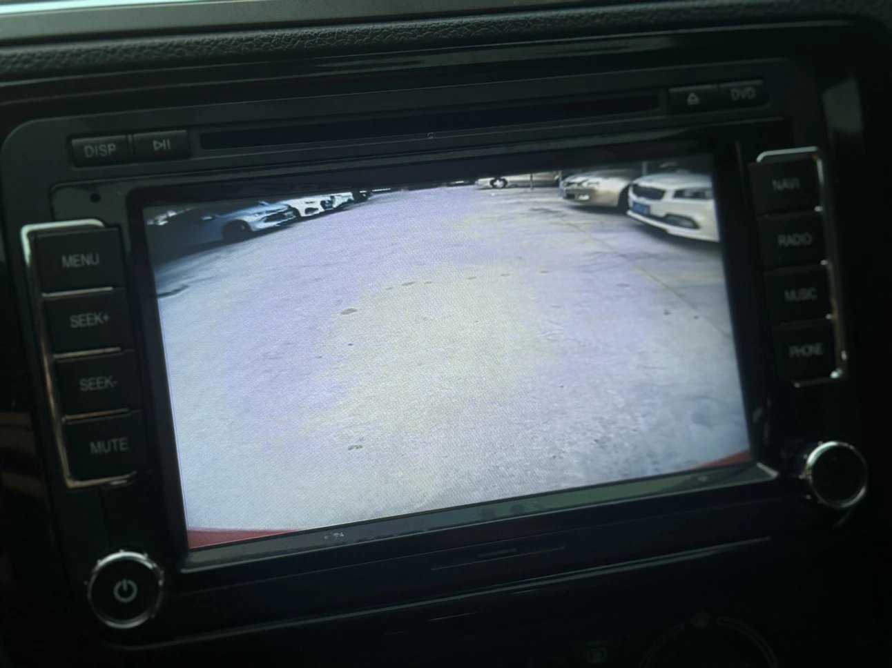 Skoda Rapid Spaceback 2015 car image #9