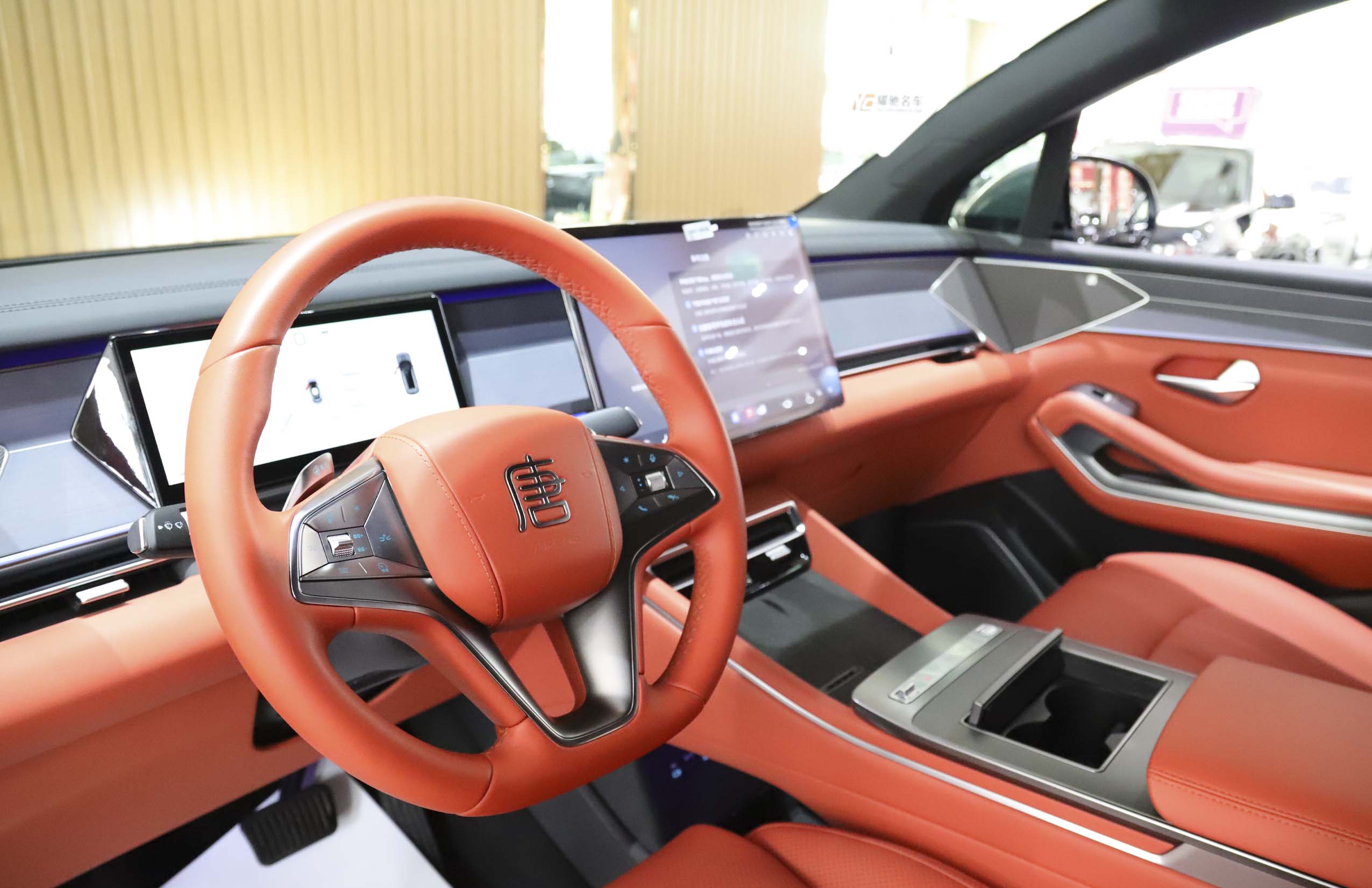 BYD Tang L 2025 immagine di auto #9